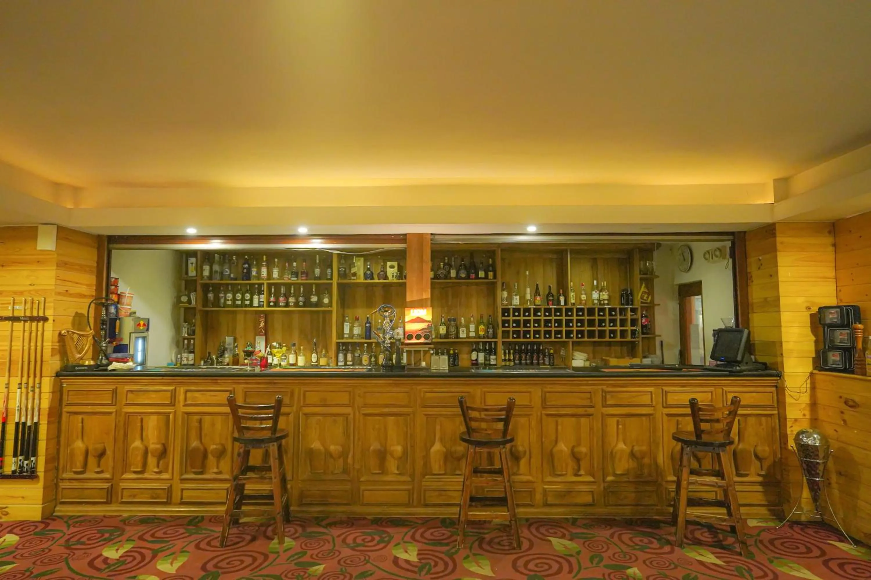 Lounge or bar in Araliya Green Hills - Where Historic Charm Mingles with Natural Beauty