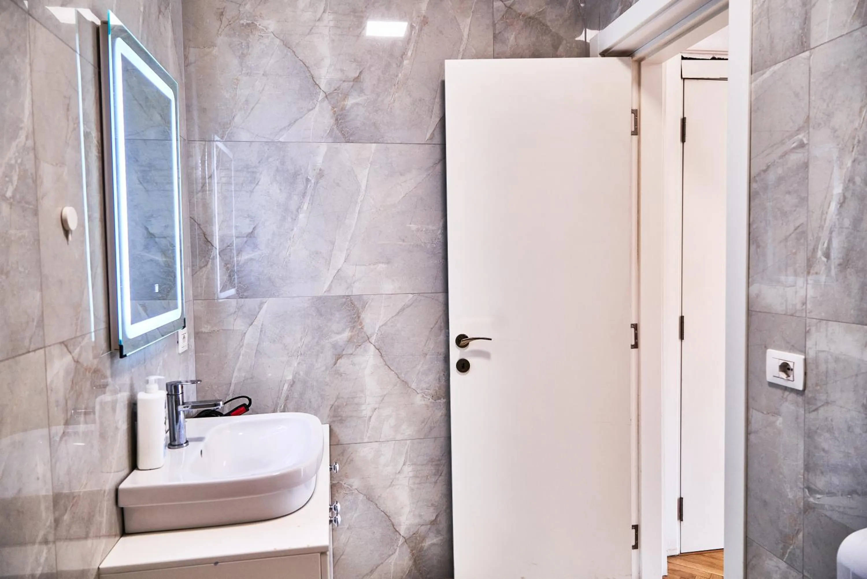 Bathroom in Kalpazo Home Tirana 21