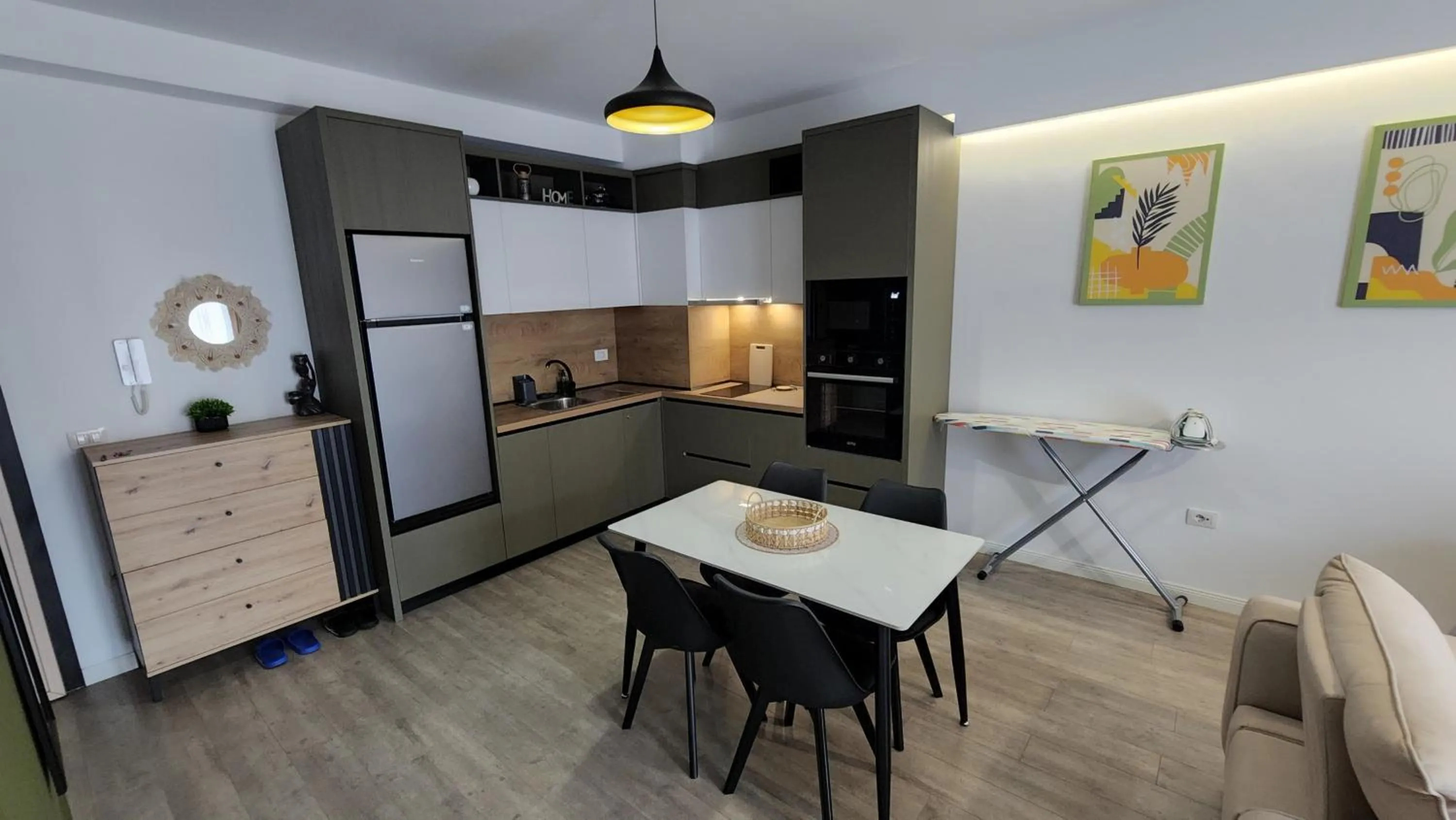 Kitchen or kitchenette in Kalpazo Home Tirana 21