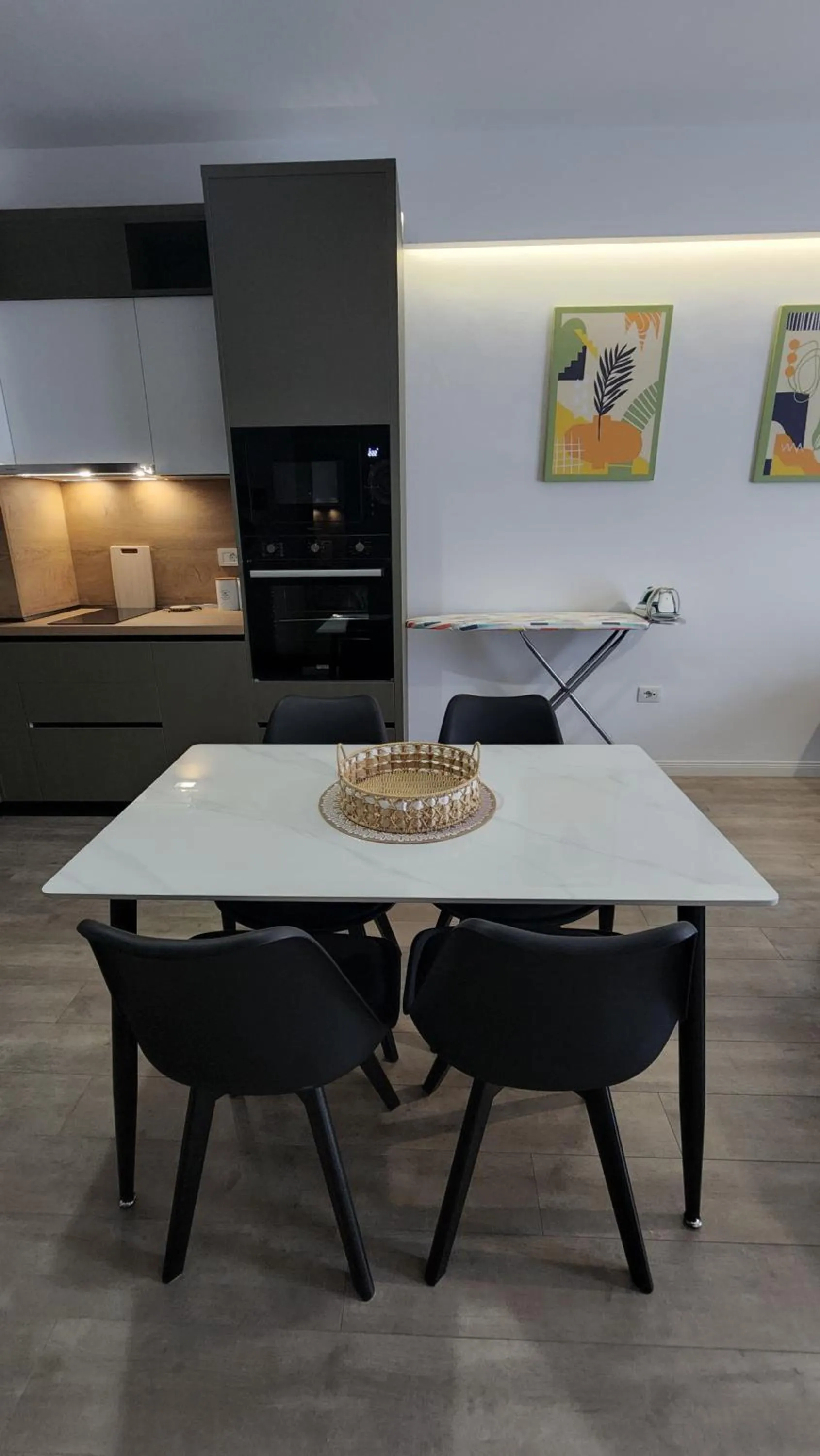 Kitchen or kitchenette in Kalpazo Home Tirana 21