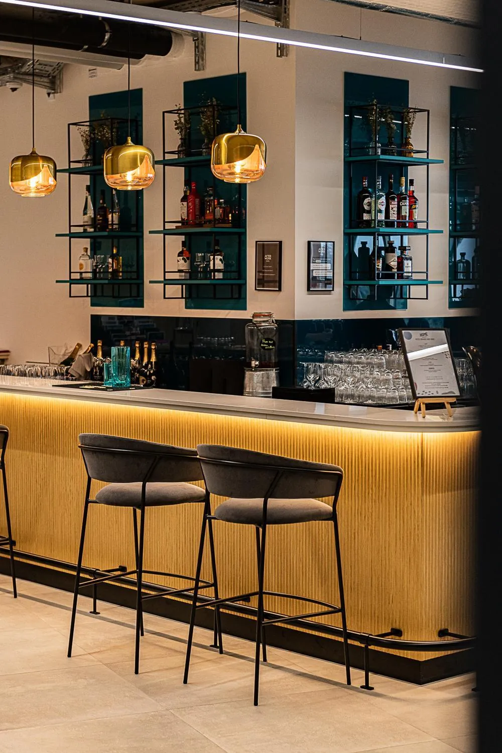 Restaurant/places to eat in Afterwork Hotel