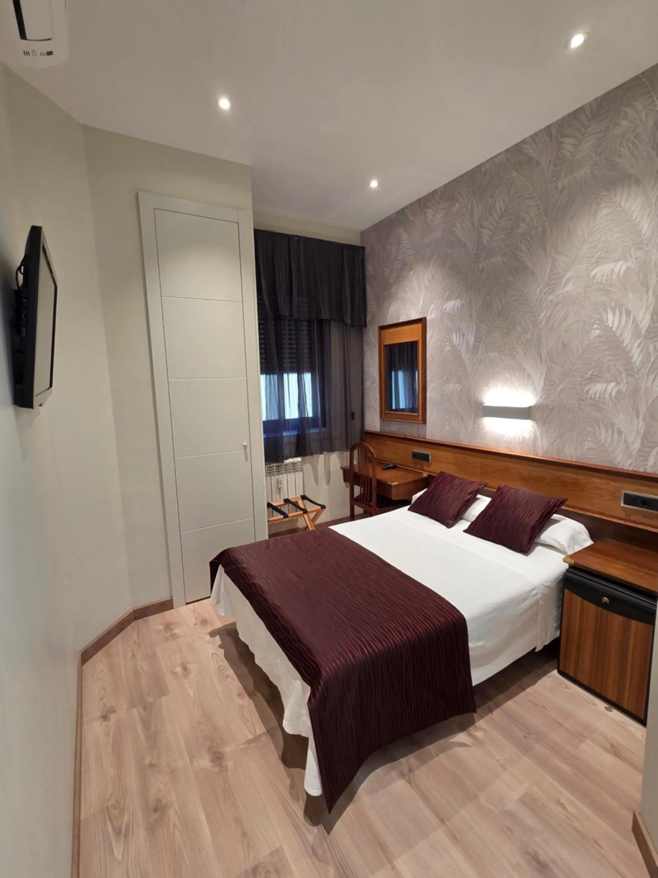 Bed in Hostal Hispano - Argentino Gran Vía