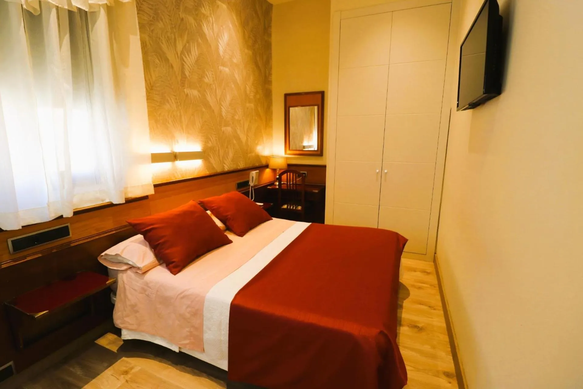 Bed in Hostal Hispano - Argentino Gran Vía