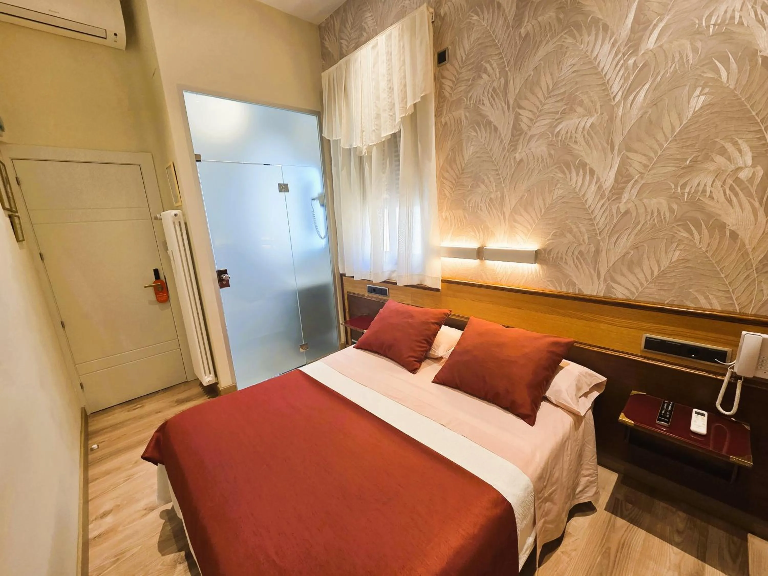 Bed in Hostal Hispano - Argentino Gran Vía