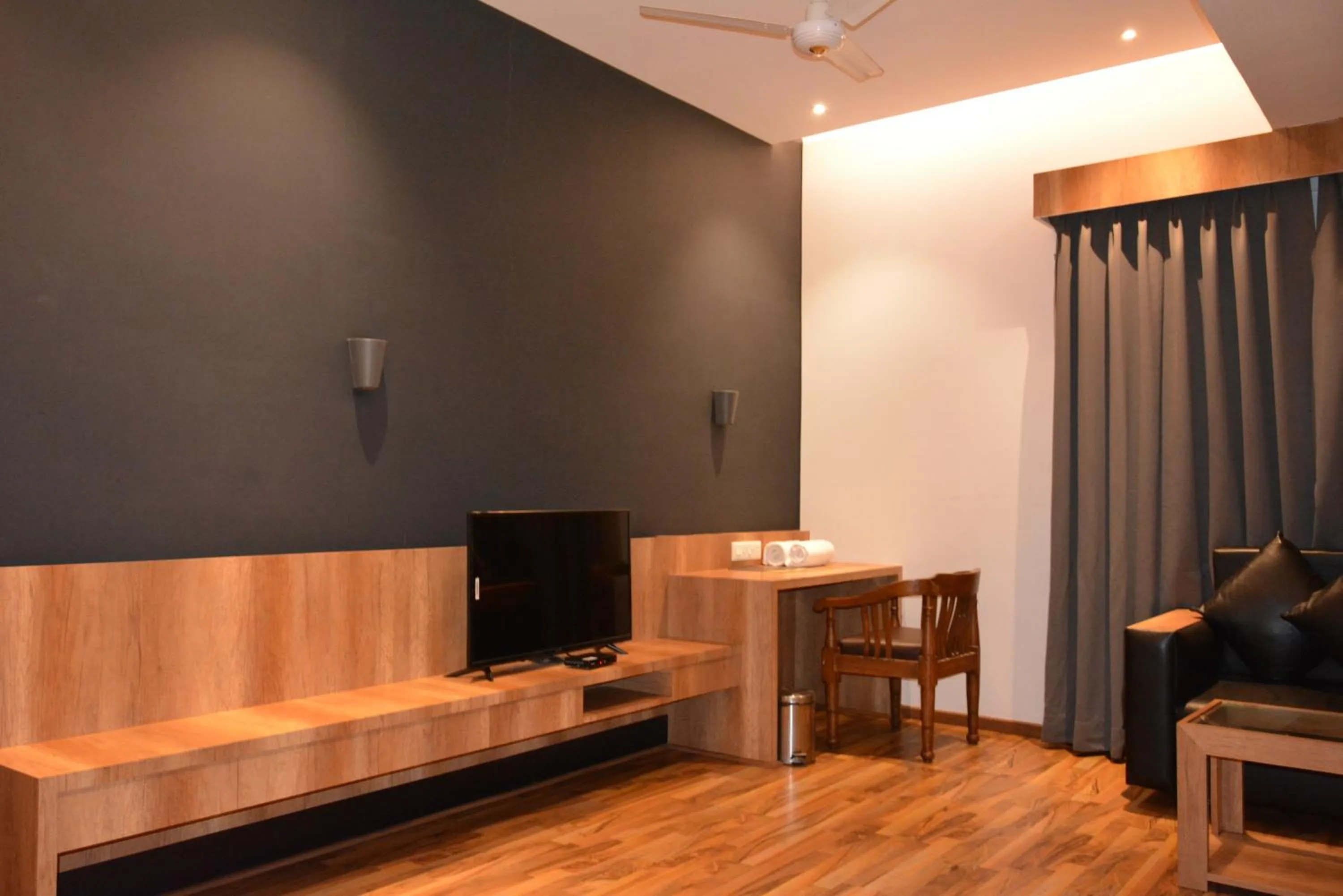 TV and multimedia in TGN SUITES - HOTEL