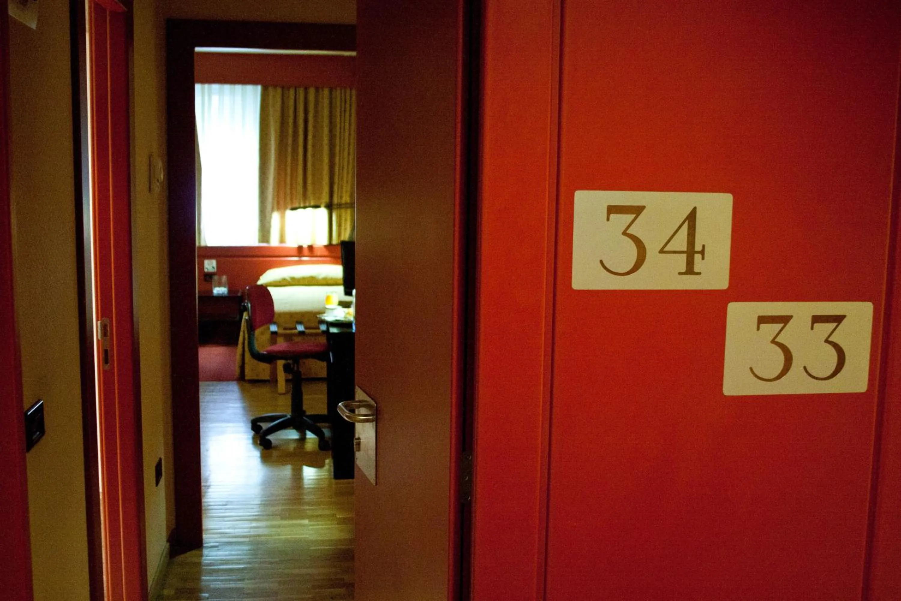 Photo of the whole room in Anaco