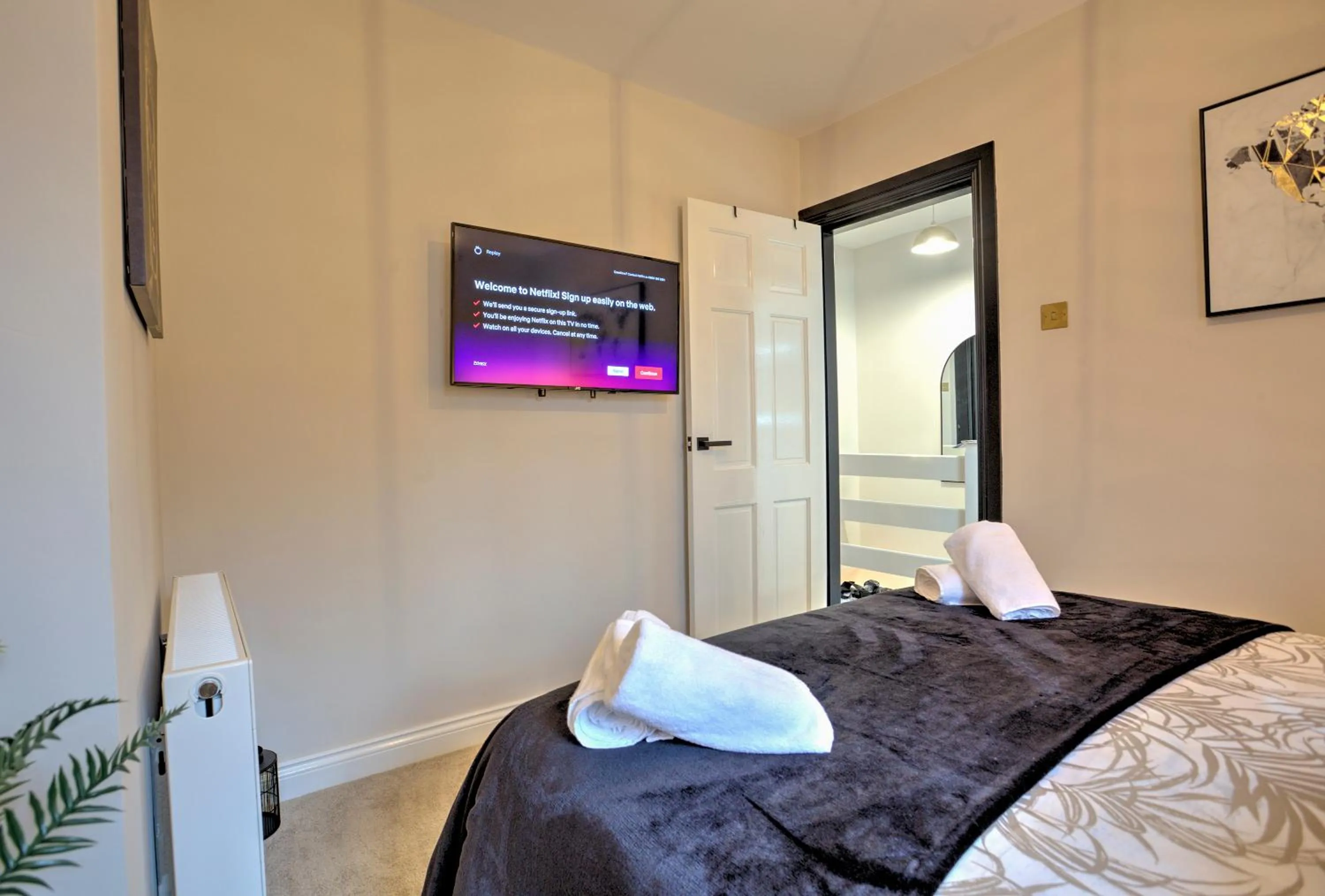 Bedroom, Bed in The Belfast Boutique Central Cozy