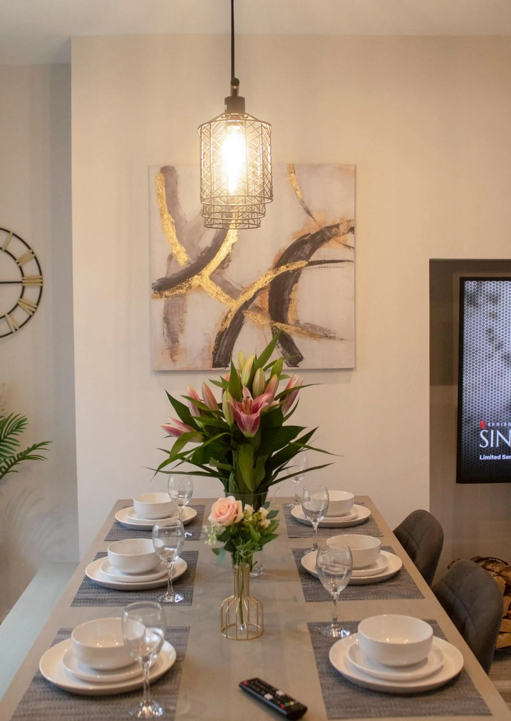 Dining area in The Belfast Boutique Central Cozy