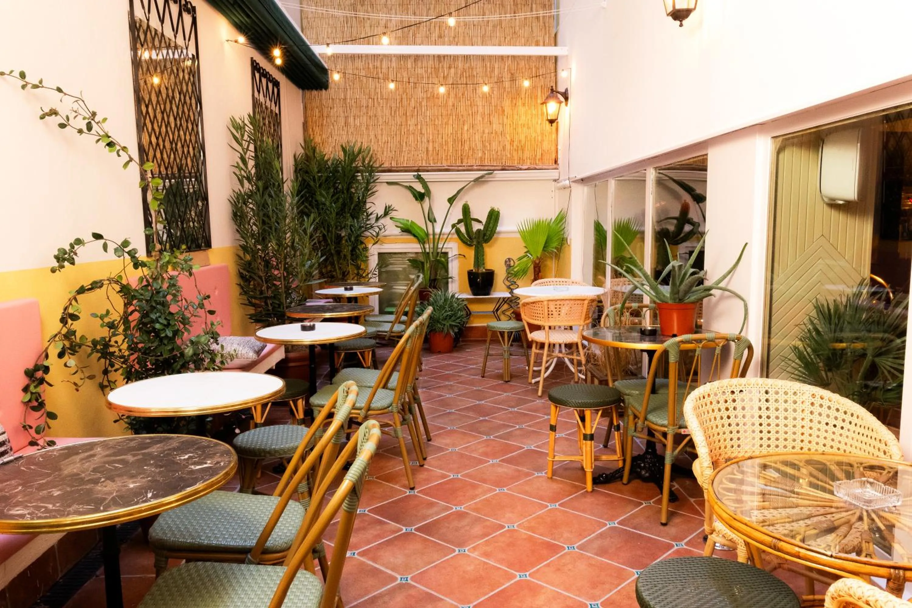 Restaurant/places to eat in Hotel du Temps Madrid