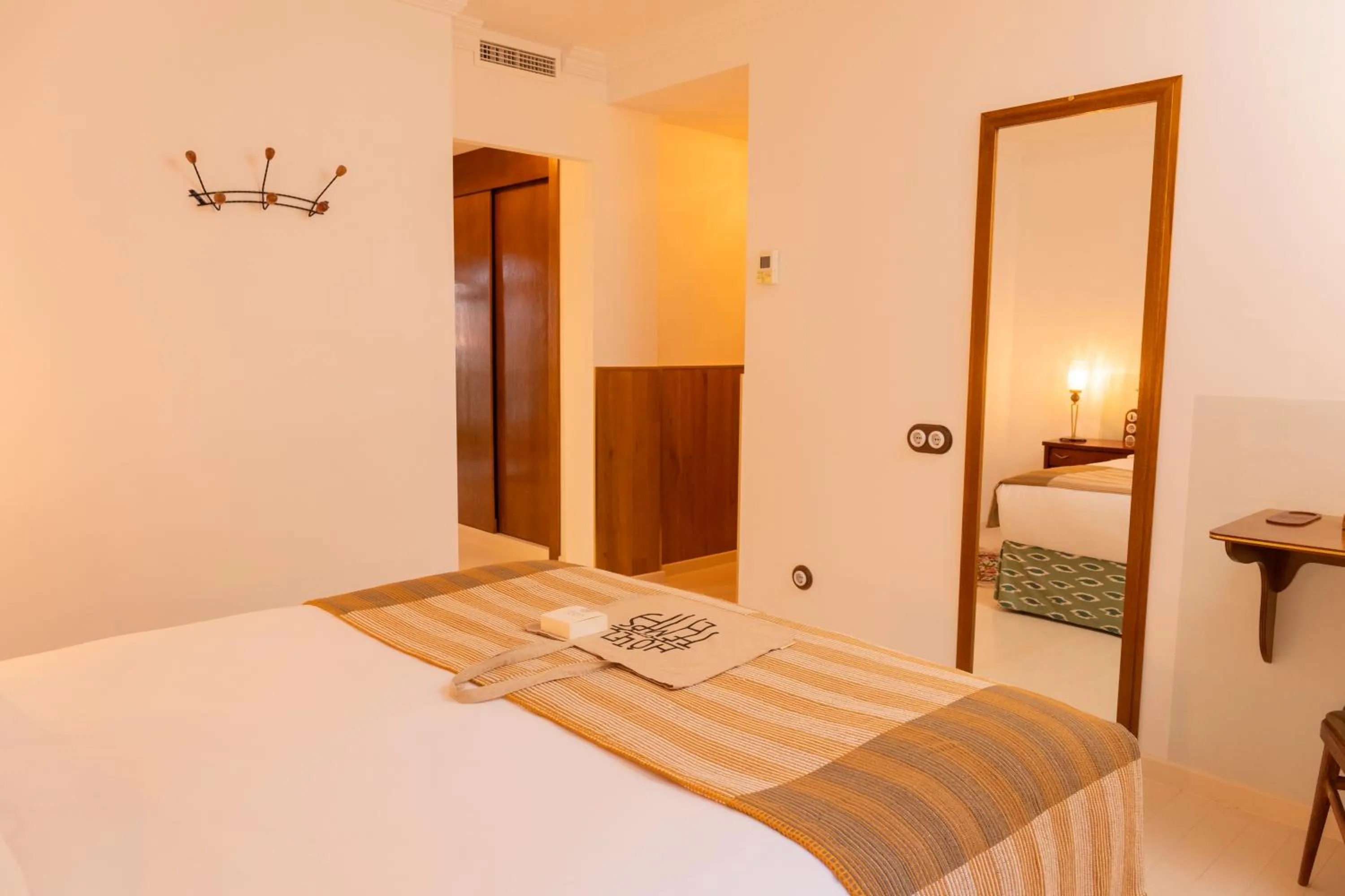 Bedroom, Bed in The Walt Madrid