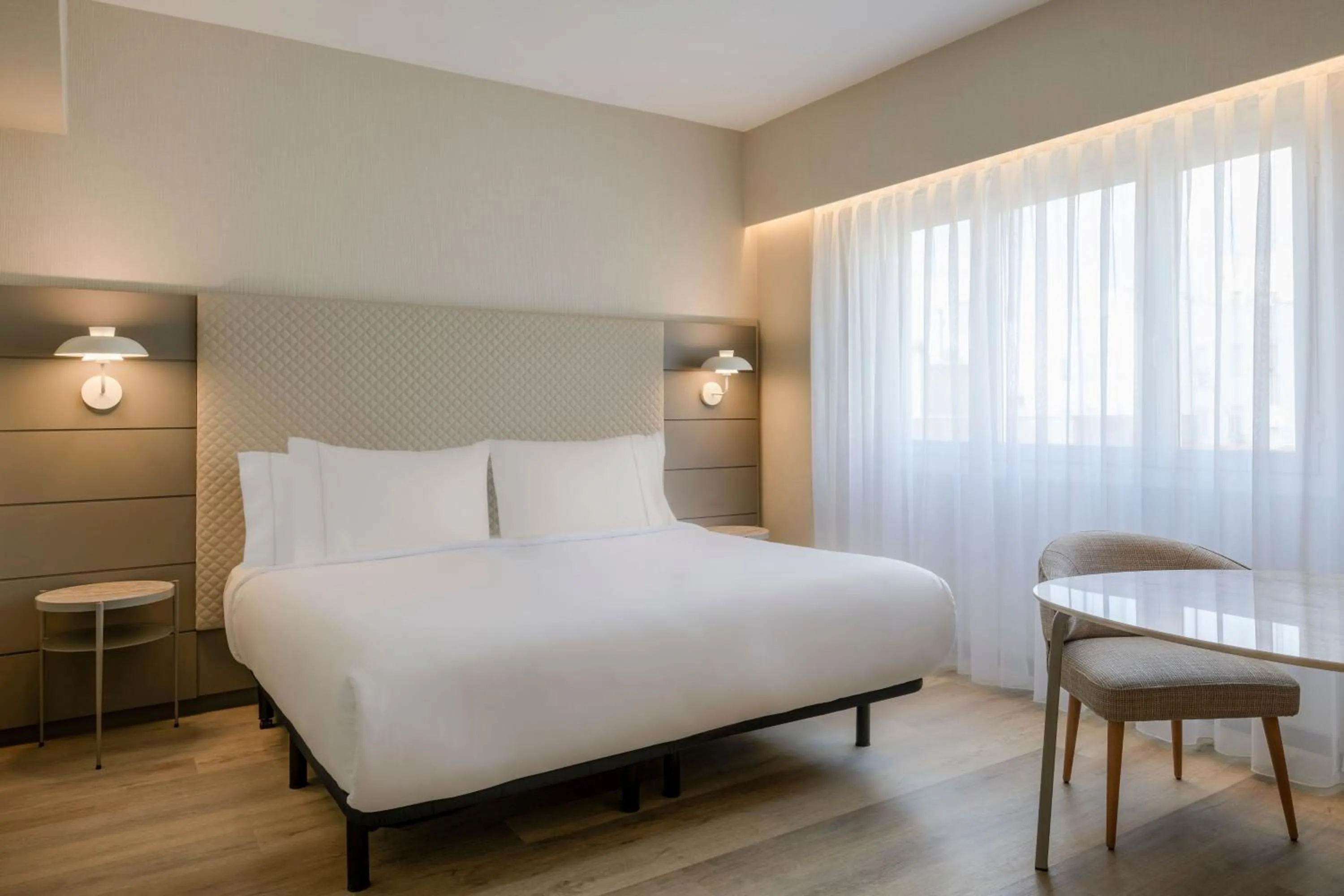 Photo of the whole room, Bed in AC Hotel Carlton Madrid by Marriott