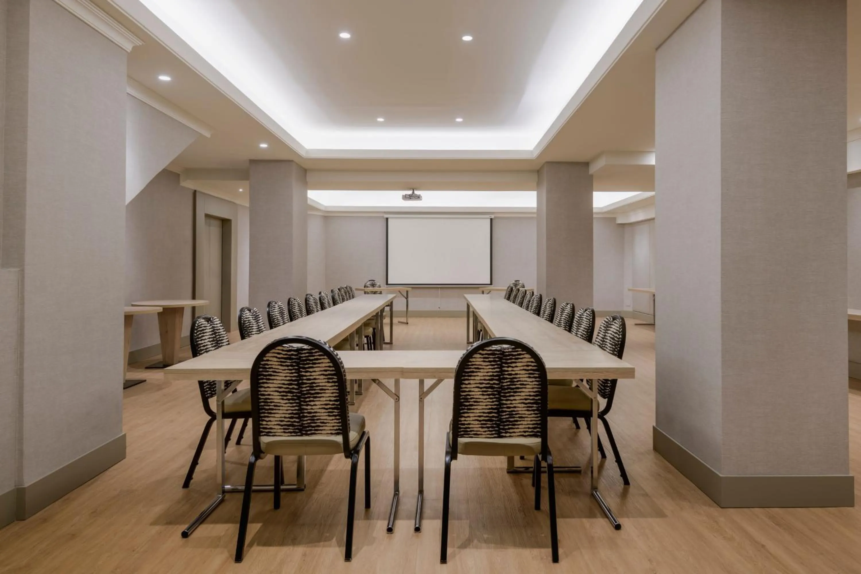 Meeting/conference room in AC Hotel Carlton Madrid by Marriott