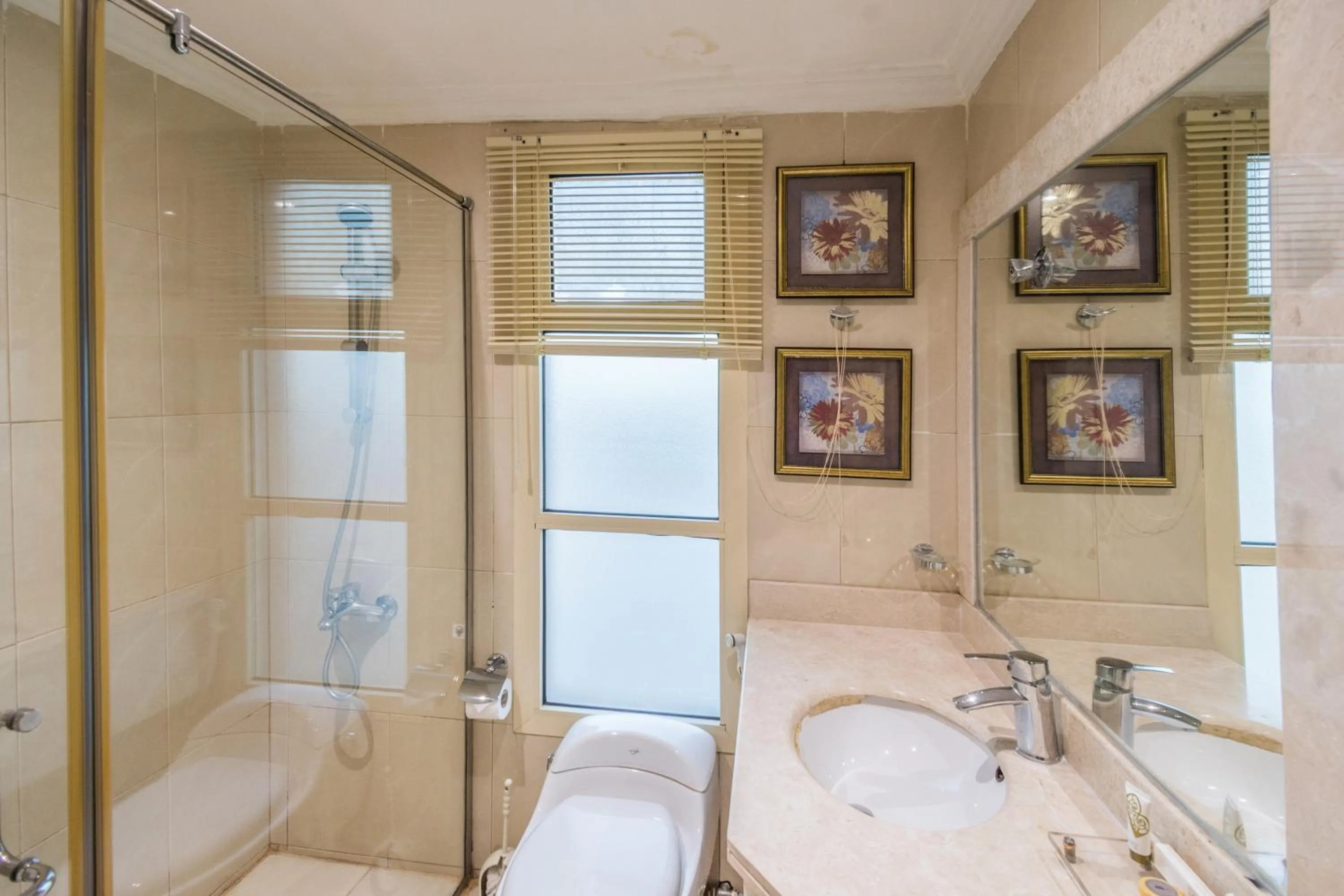 Bathroom in Al Muhaidb Residence Al KHOBAR
