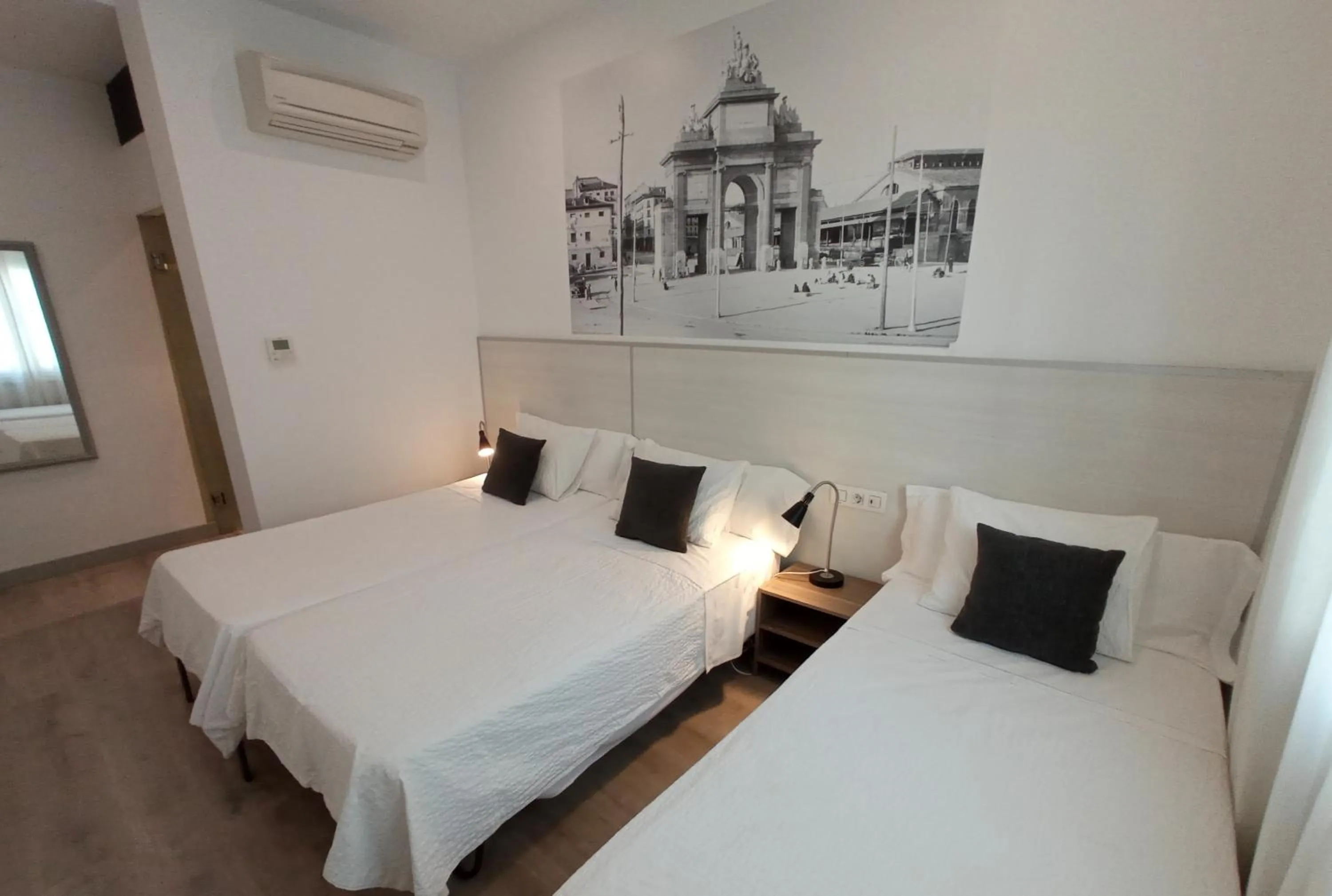 Photo of the whole room, Bed in Hostal San Lorenzo