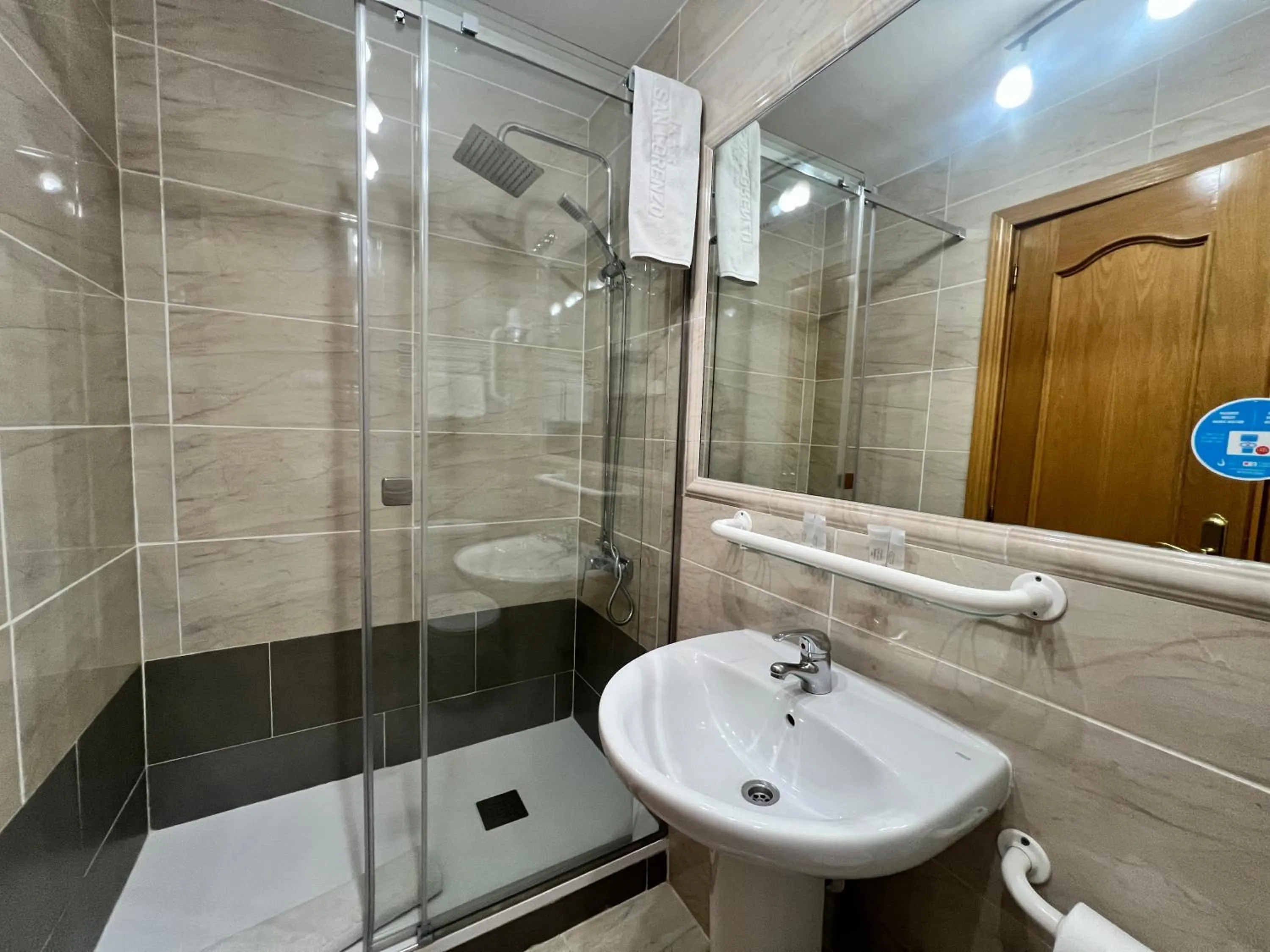 Bathroom in Hostal San Lorenzo