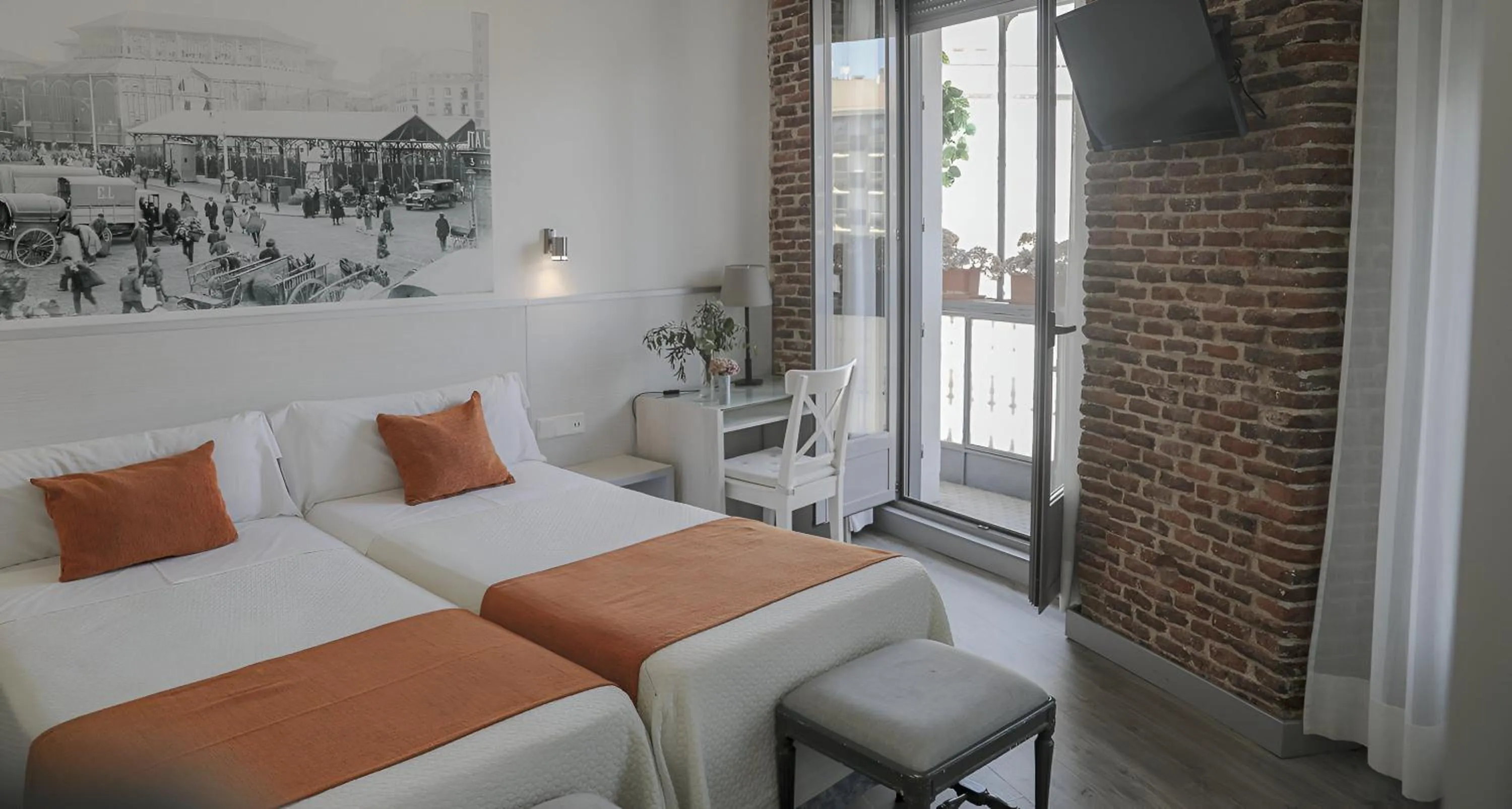 Photo of the whole room, Bed in Hostal San Lorenzo