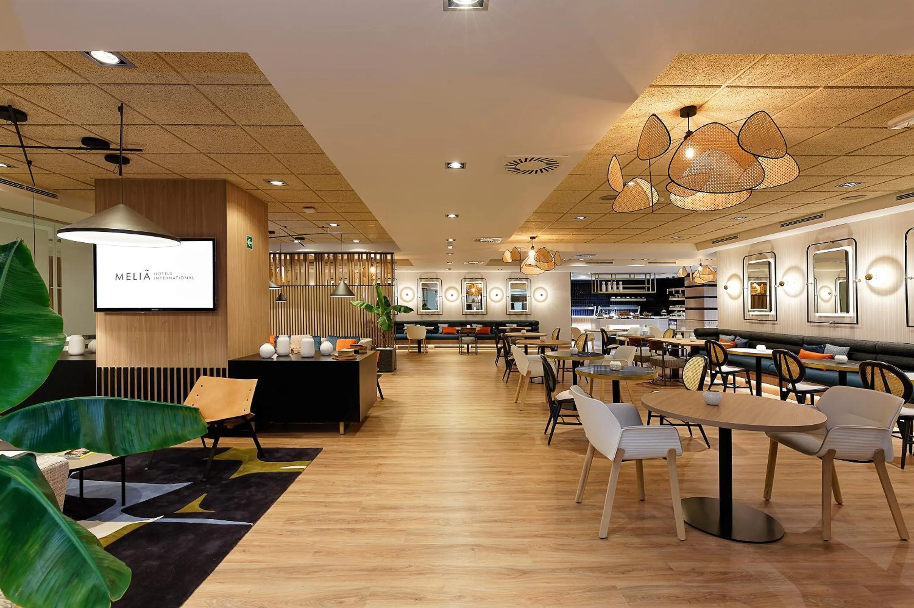 Lounge or bar in Melia Avenida de America