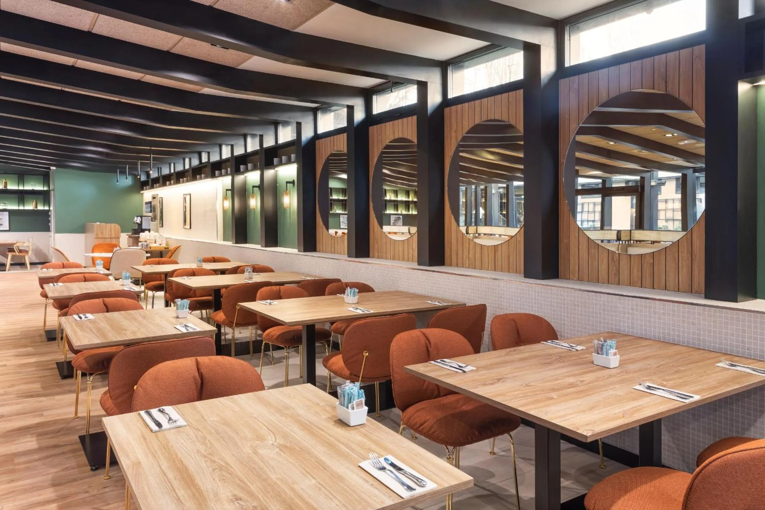 Restaurant/places to eat in Melia Avenida de America