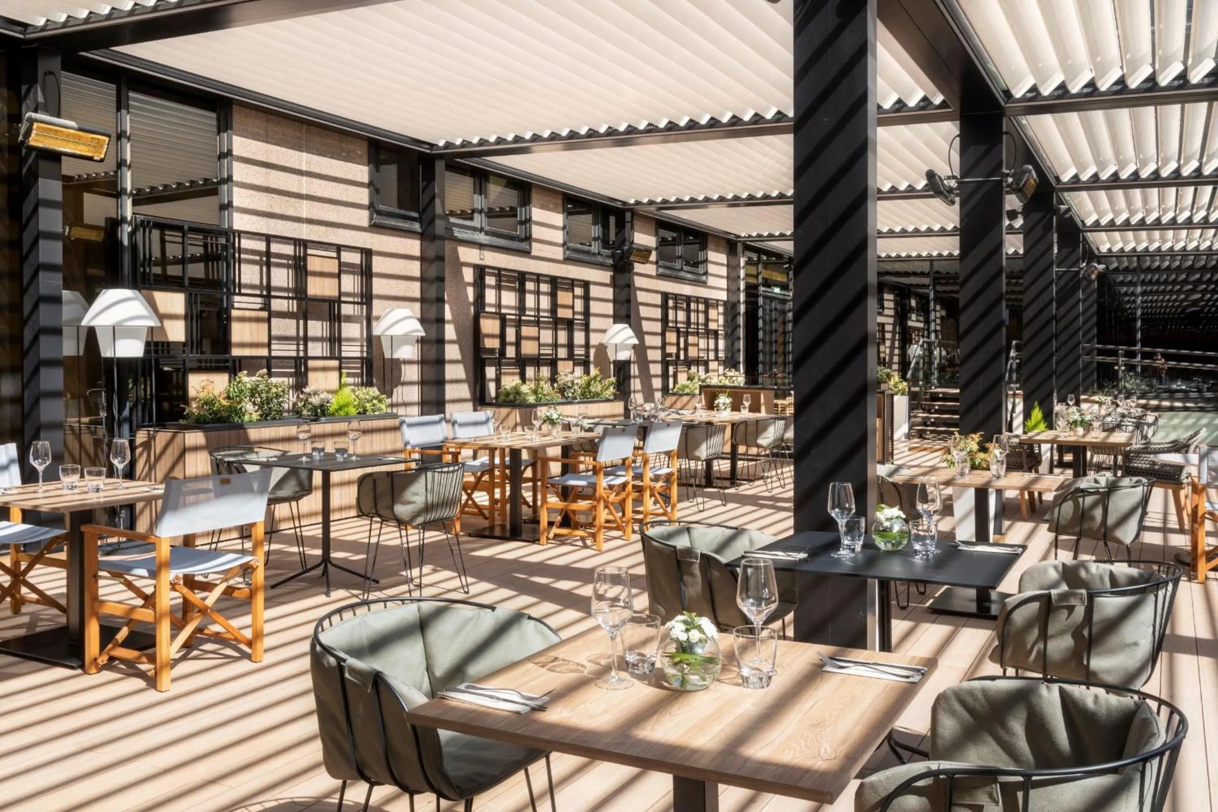 Restaurant/places to eat in Melia Avenida de America