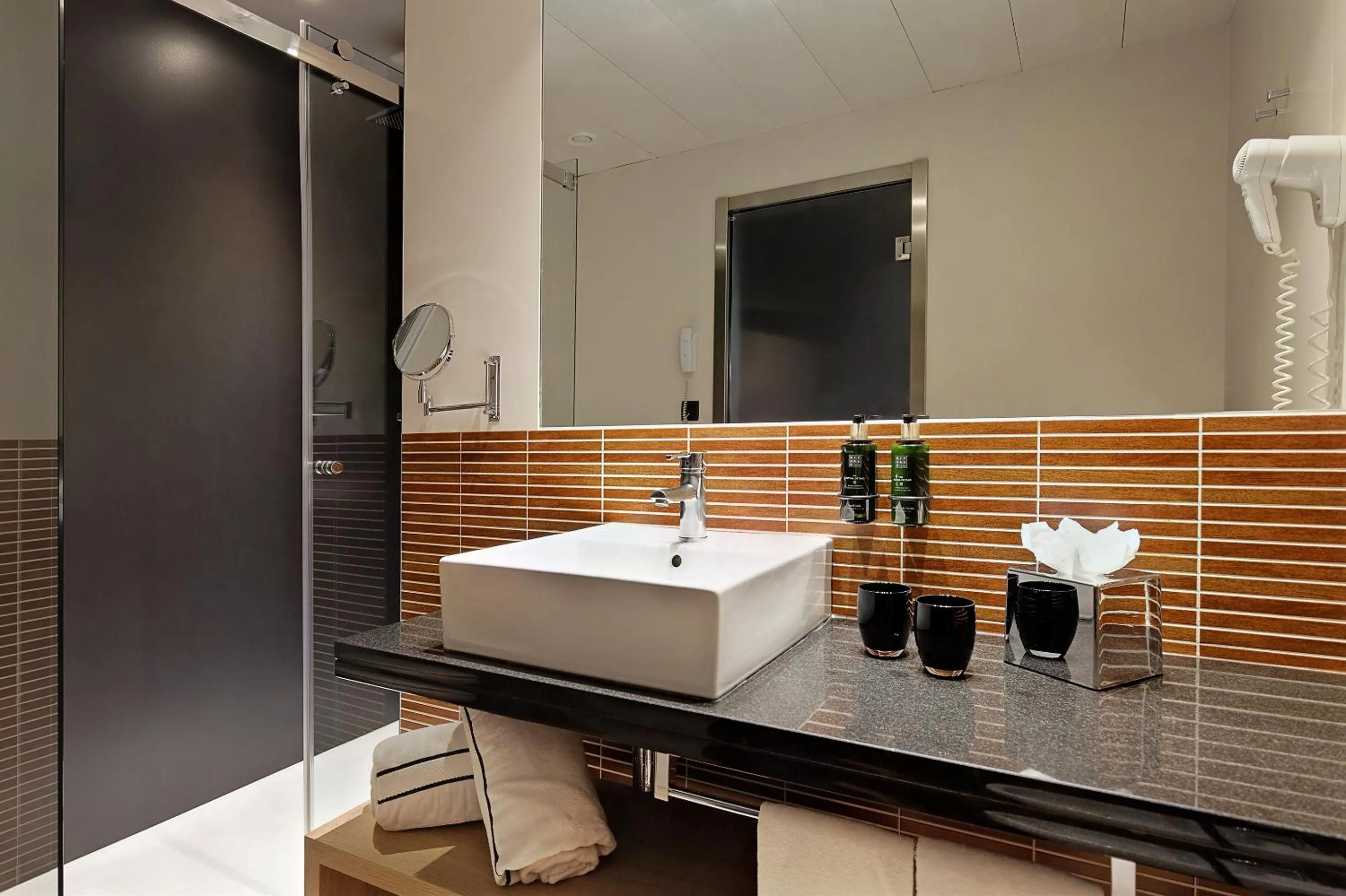 Bathroom in Melia Avenida de America