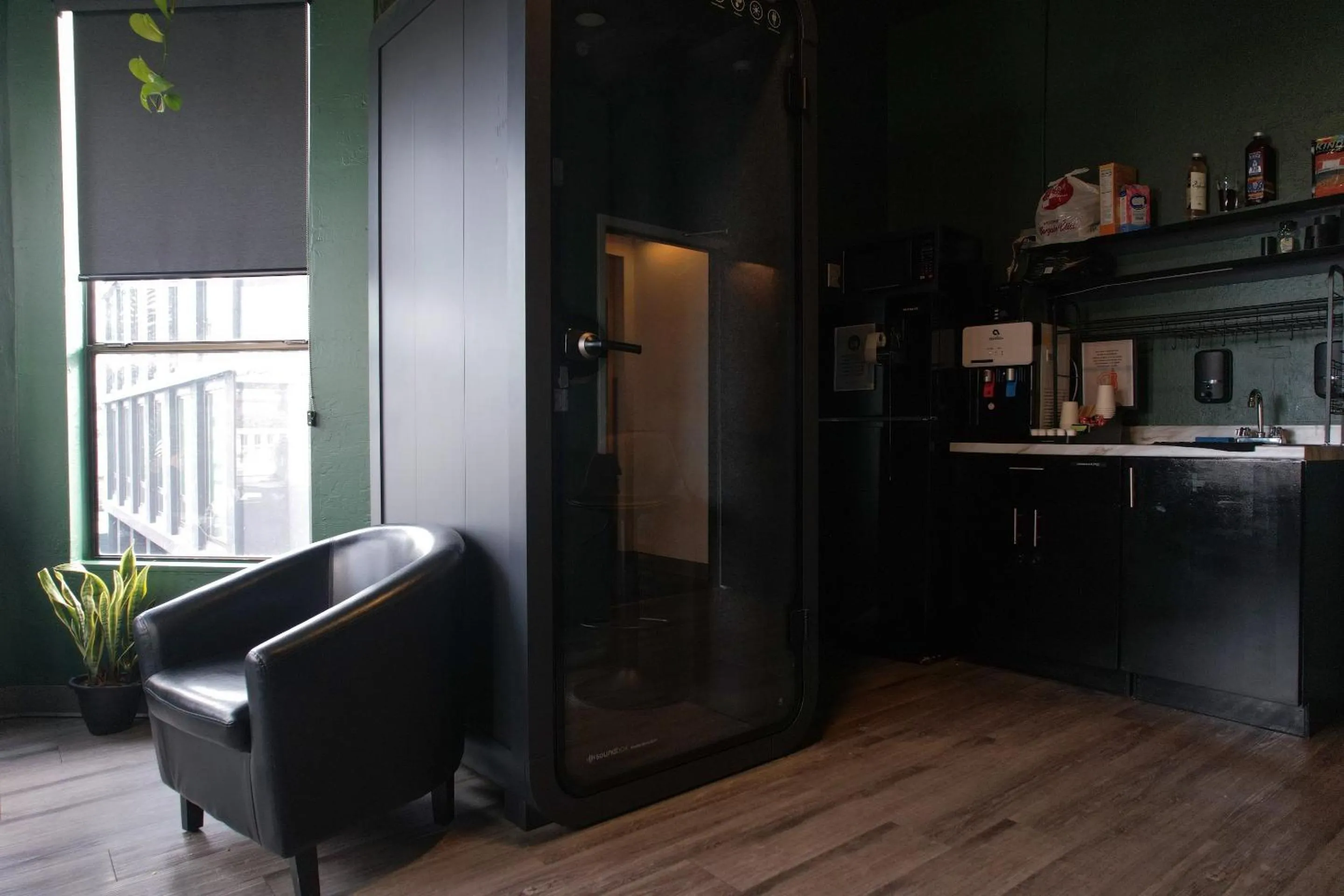 Kitchen or kitchenette in Nap York San Francisco Sleep Station