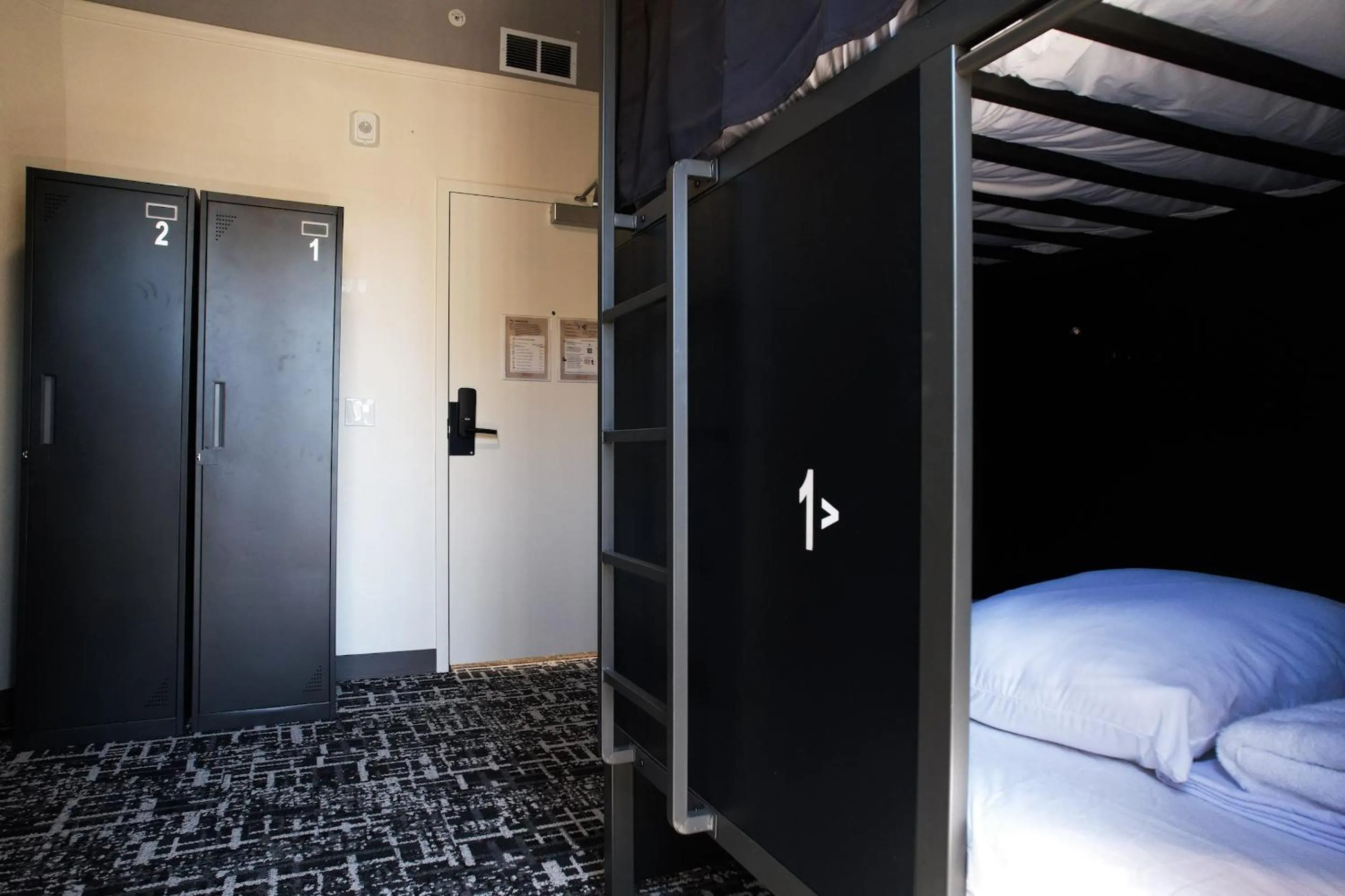 Photo of the whole room, Bed in Nap York San Francisco Sleep Station