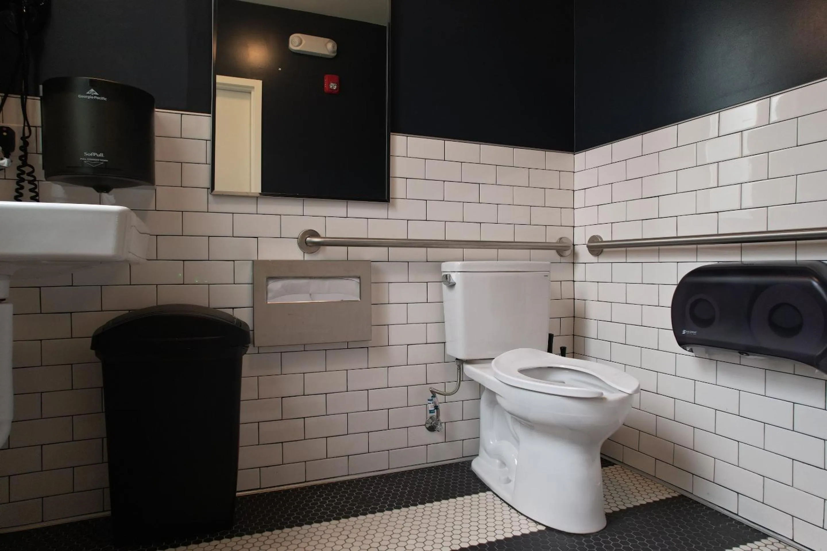 Toilet in Nap York San Francisco Sleep Station