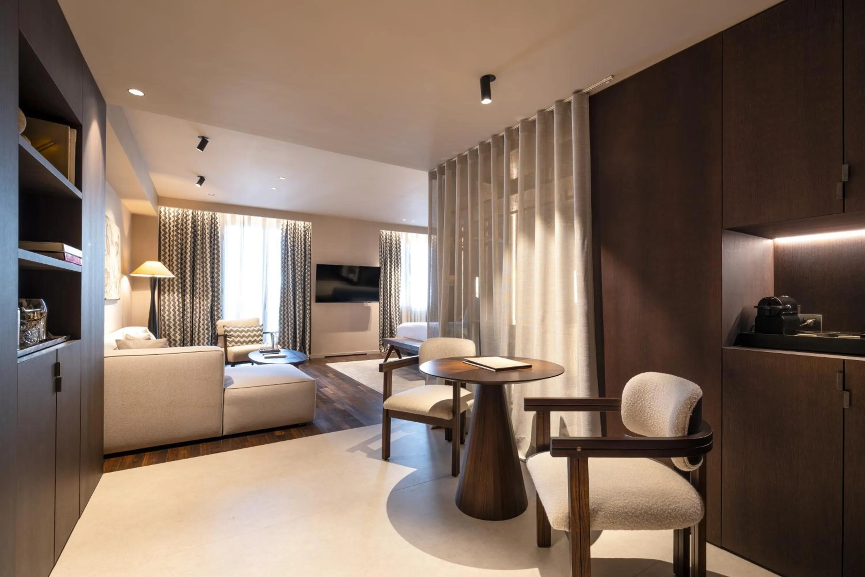 Seating area, Bed in Hotel Villa Real, a member of Preferred Hotels & Resorts