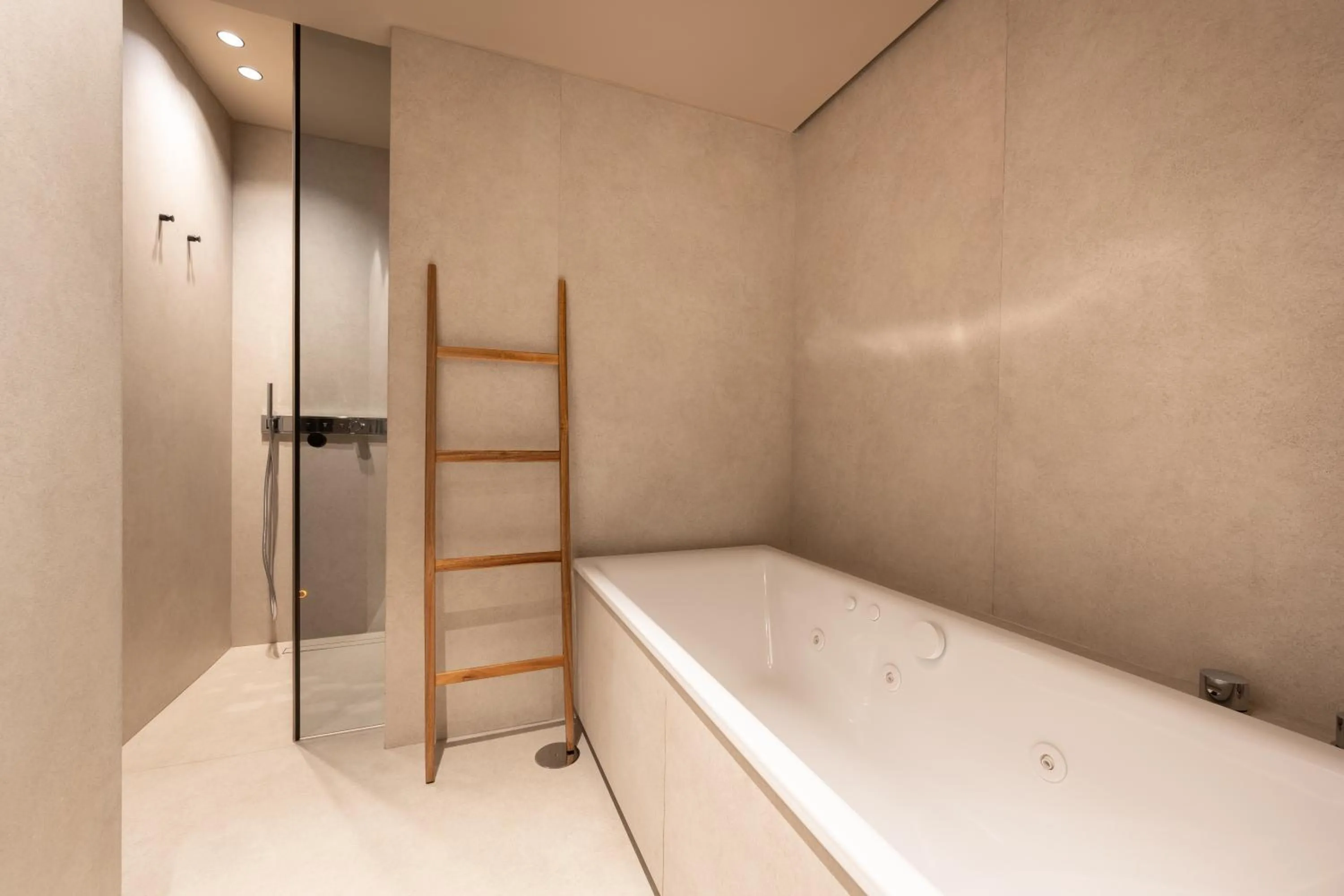 Shower in Hotel Villa Real, a member of Preferred Hotels & Resorts