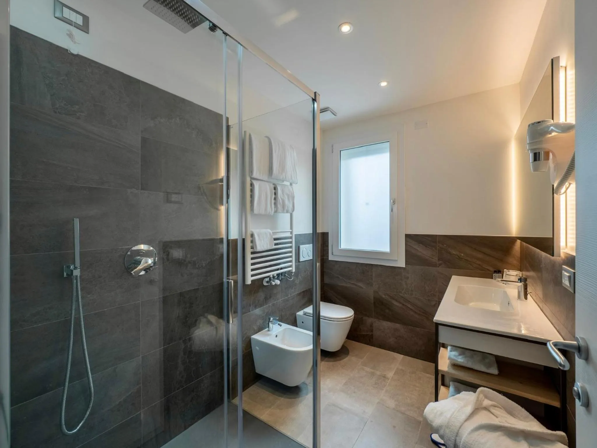 Bathroom in Venice Green Residence