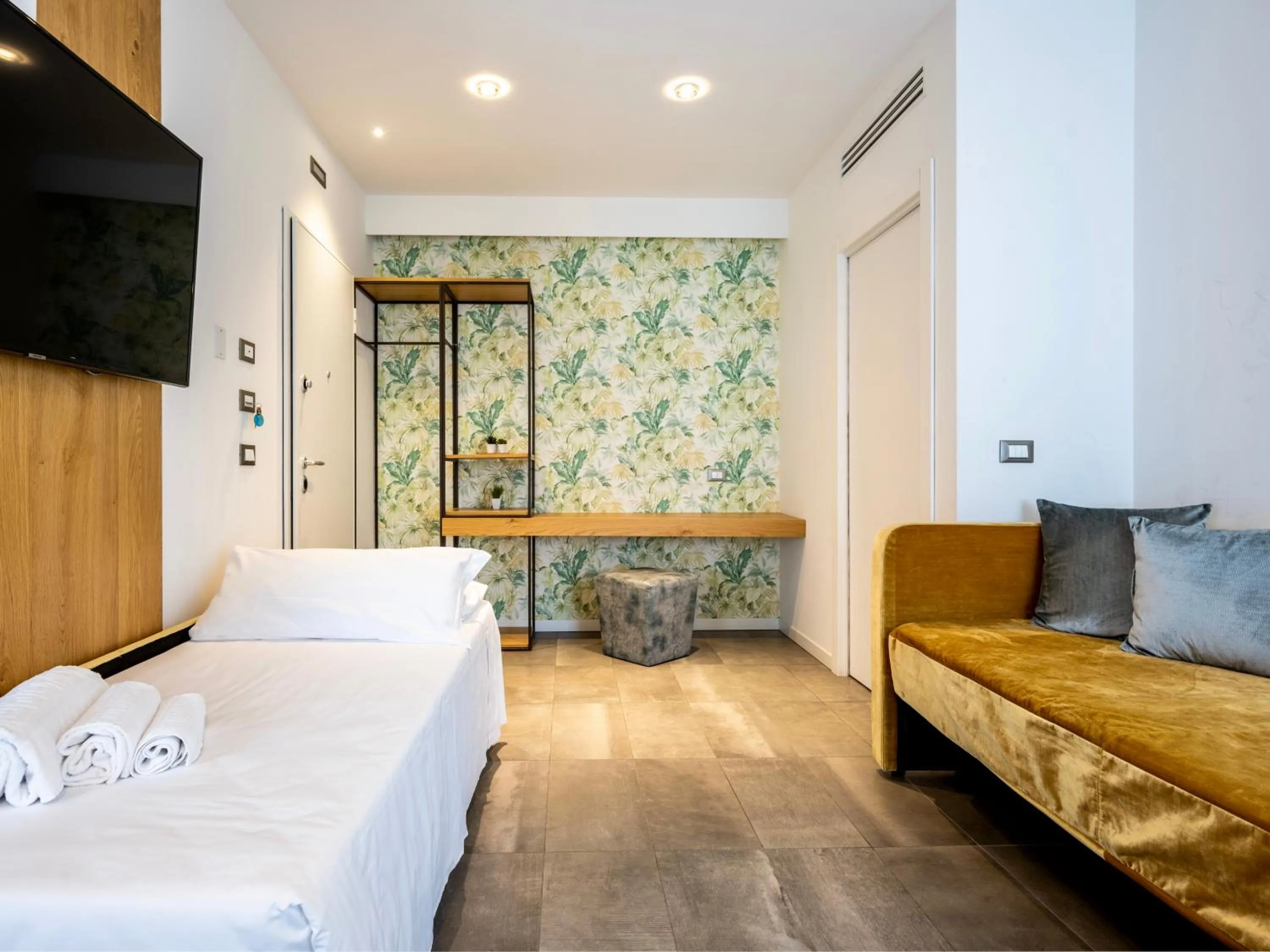 Communal lounge/ TV room, Bed in Venice Green Residence