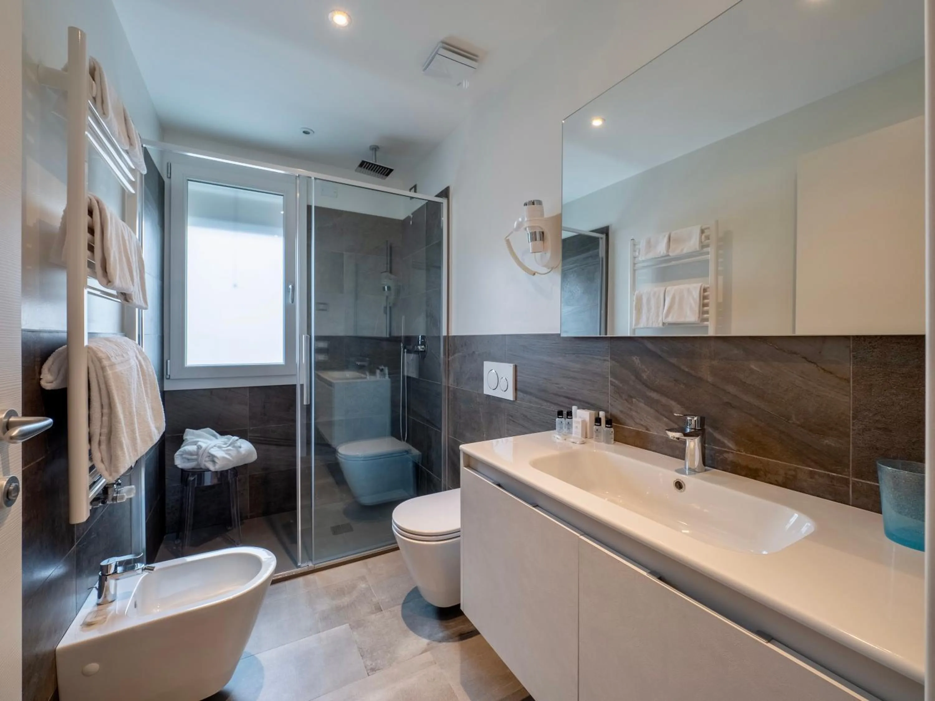 Bathroom in Venice Green Residence