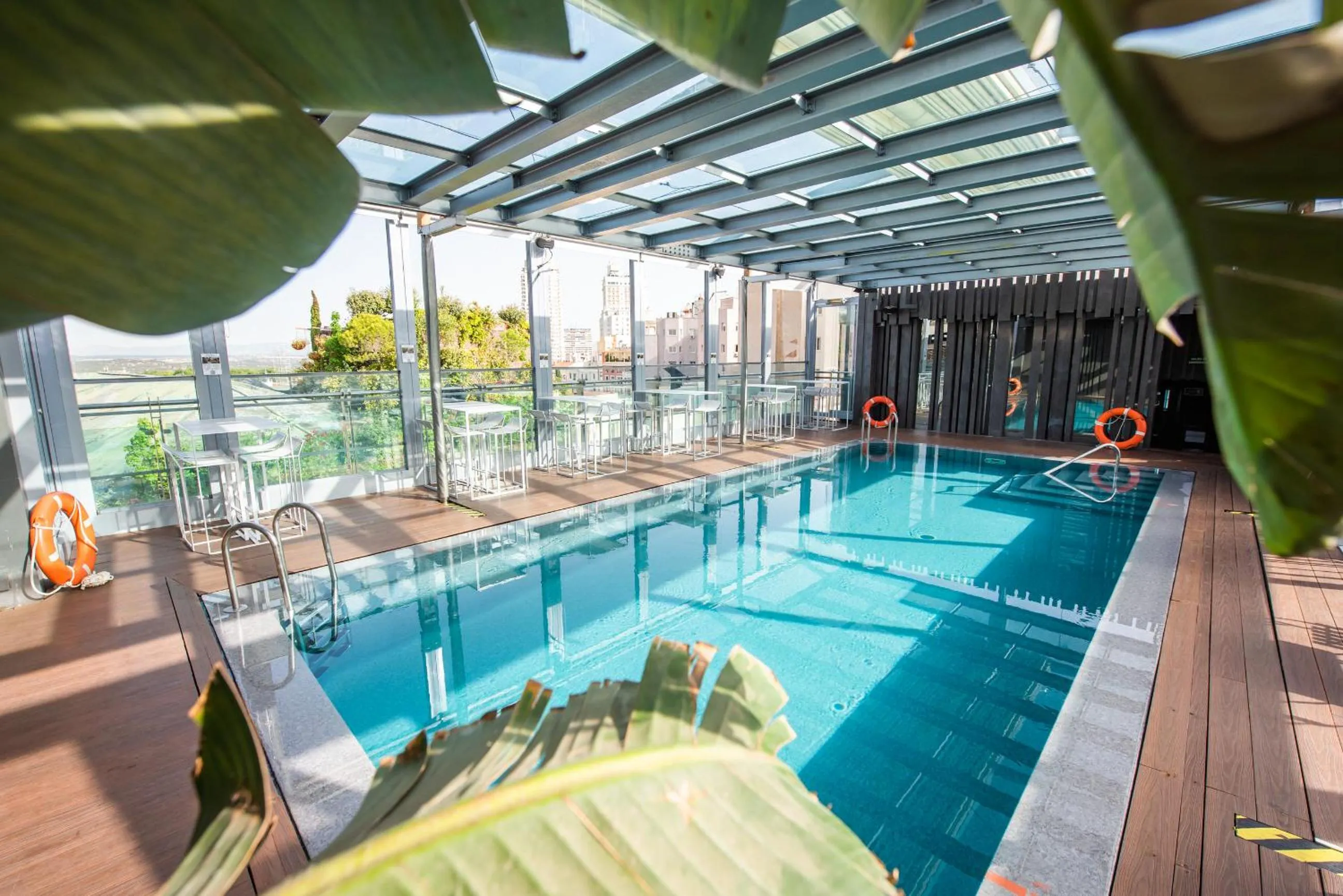 Swimming pool in Inhala Hotel Garden