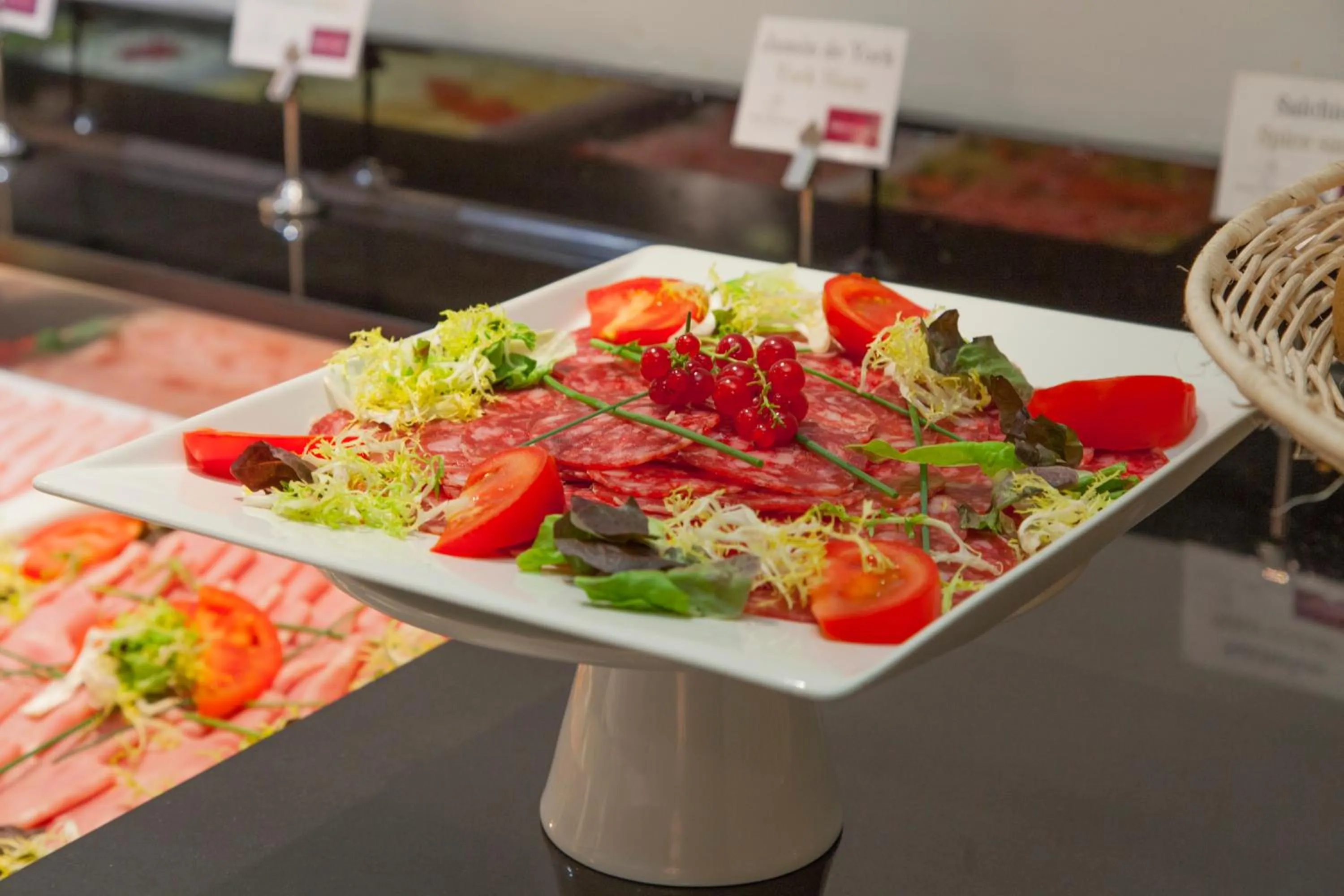 Restaurant/places to eat in Inhala Hotel Garden