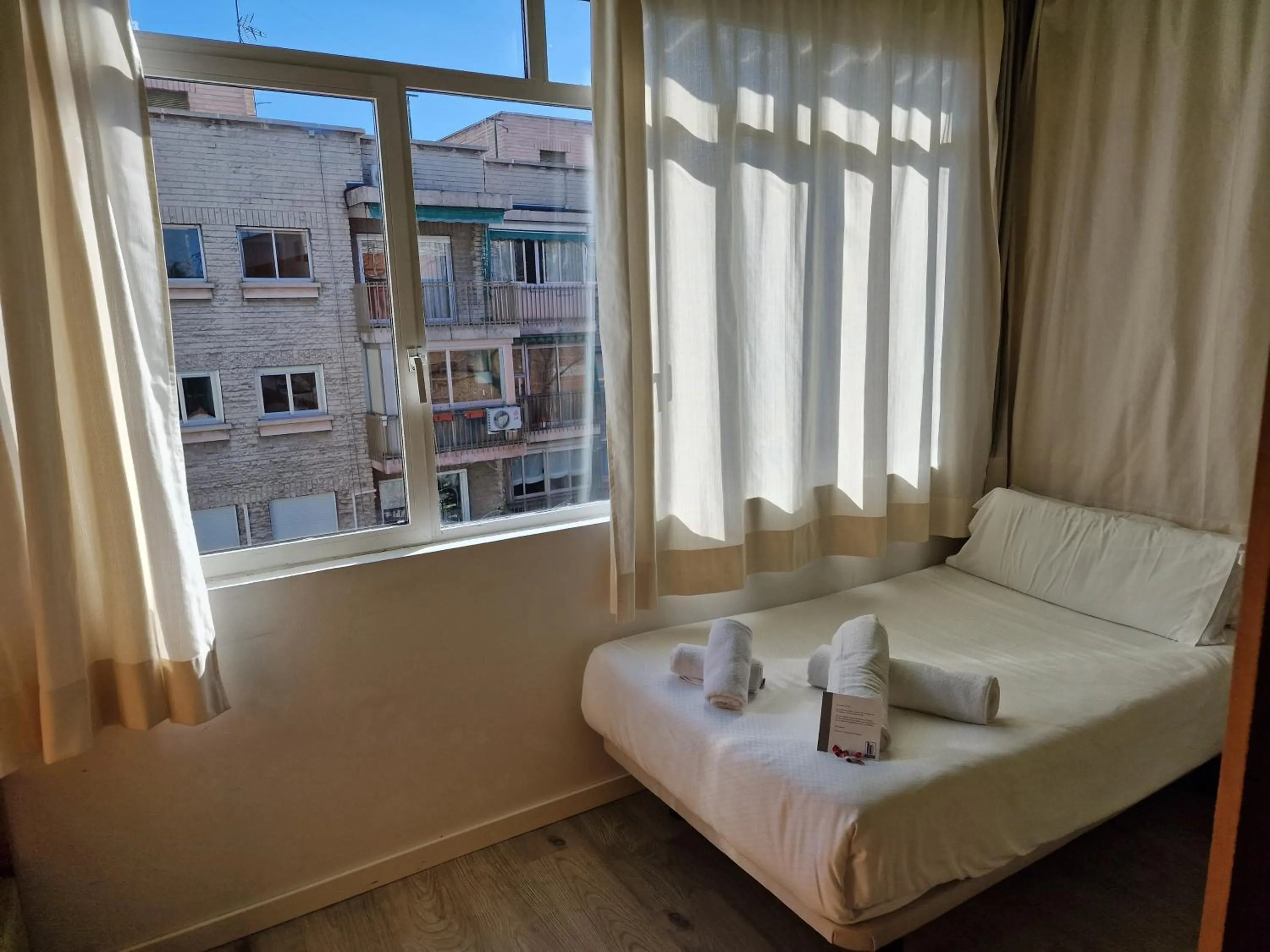 Inner courtyard view, Bed in La Posada de El Chaflán