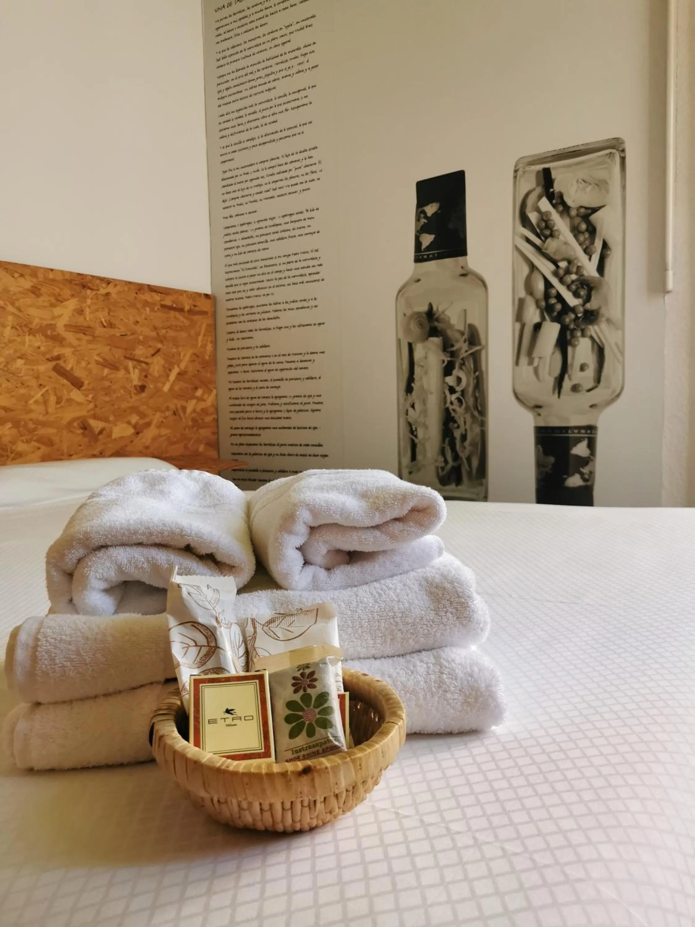 Decorative detail, Bed in La Posada de El Chaflán