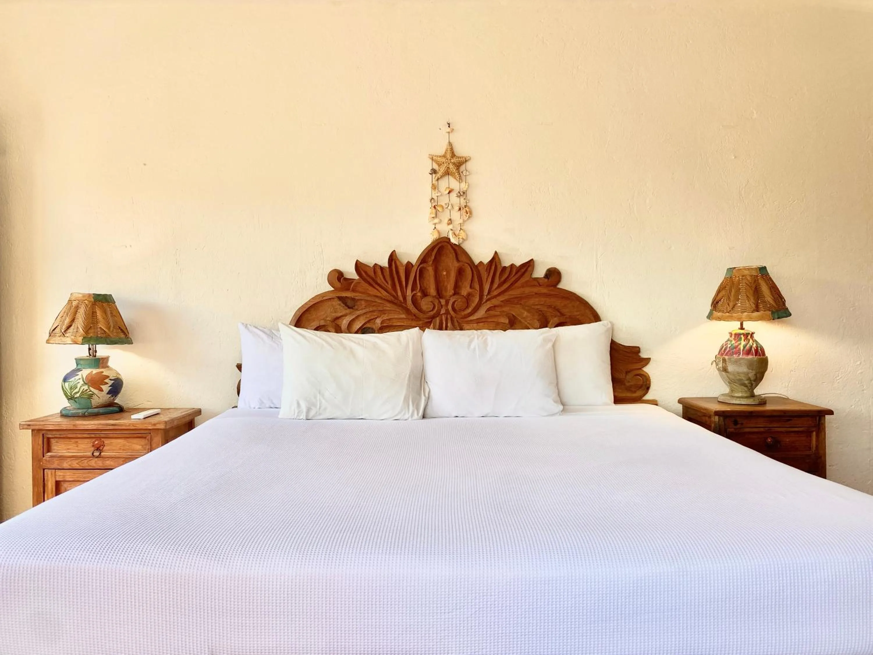 Bedroom, Bed in Villas Tropical By Andiani