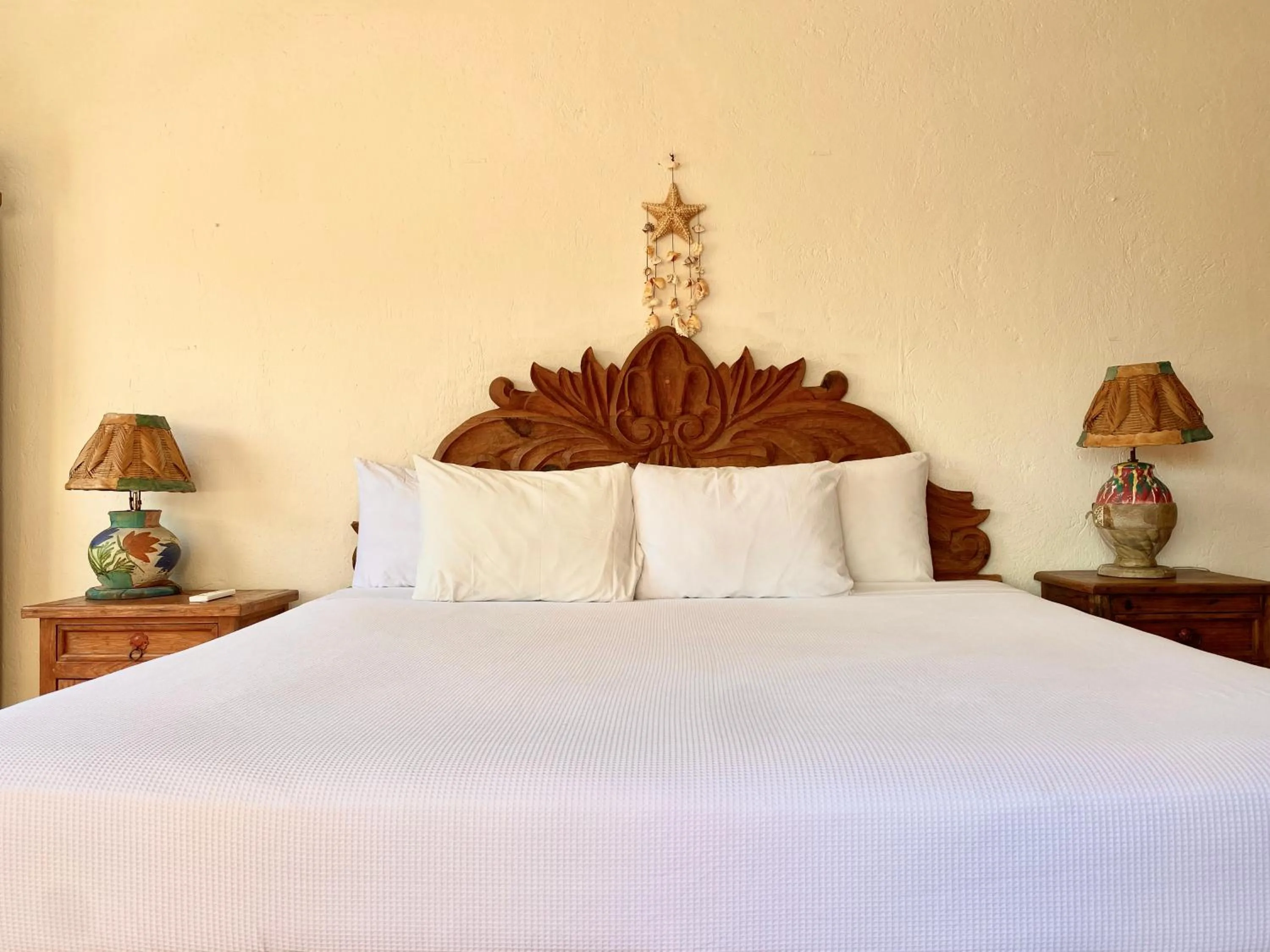 Bedroom, Bed in Villas Tropical By Andiani