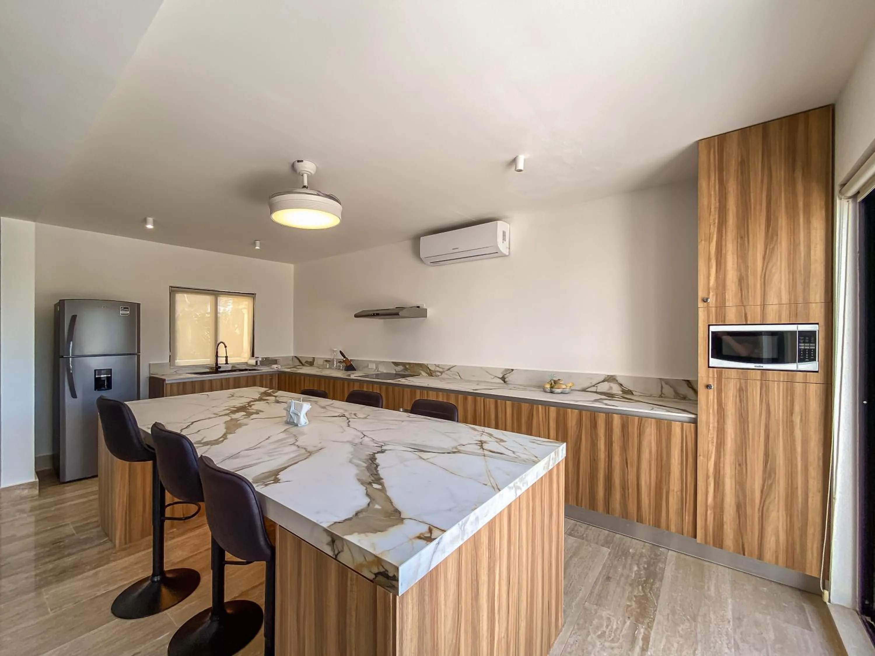 Dining area in Villas Tropical By Andiani