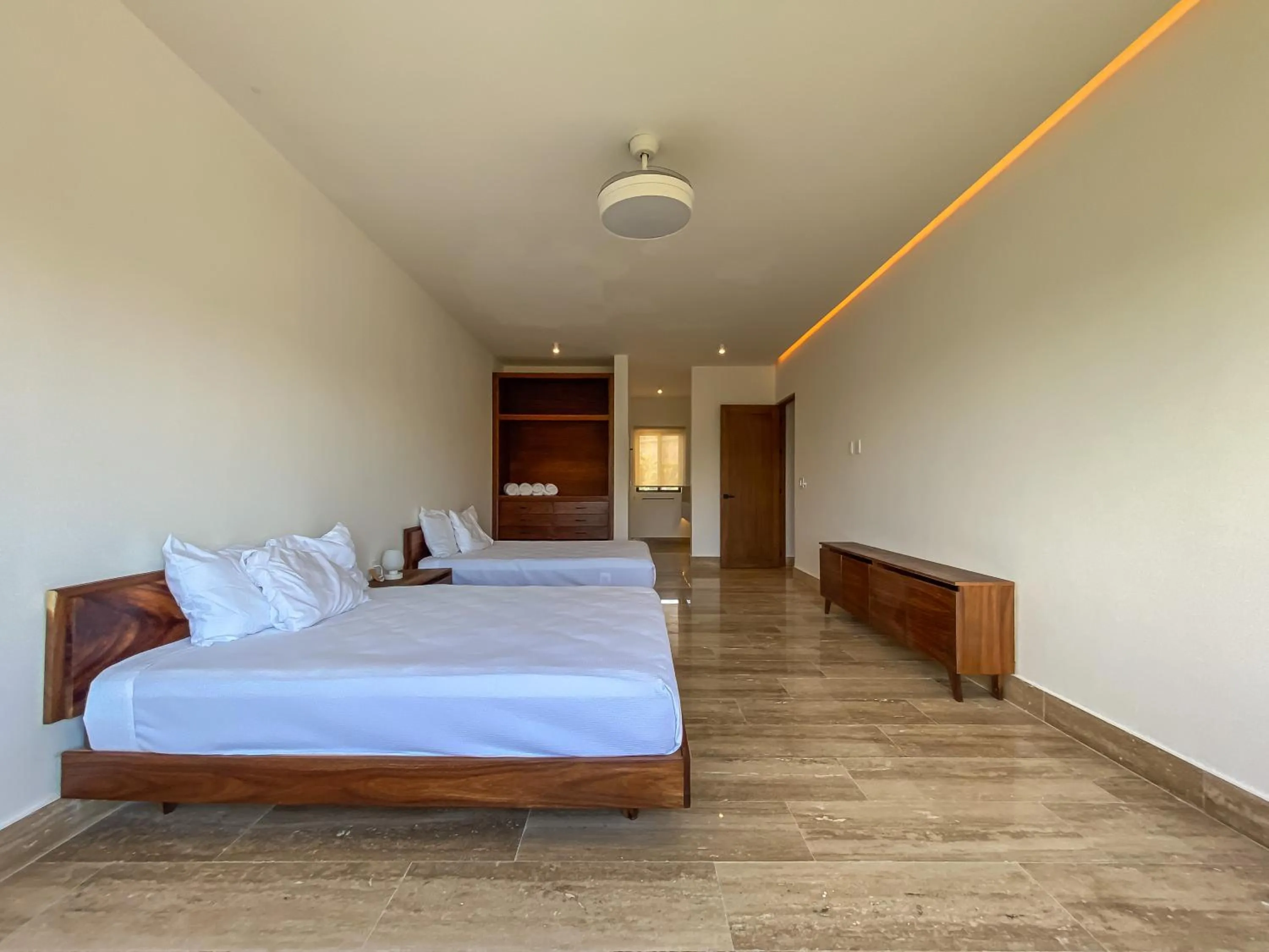 Bedroom, Bed in Villas Tropical By Andiani