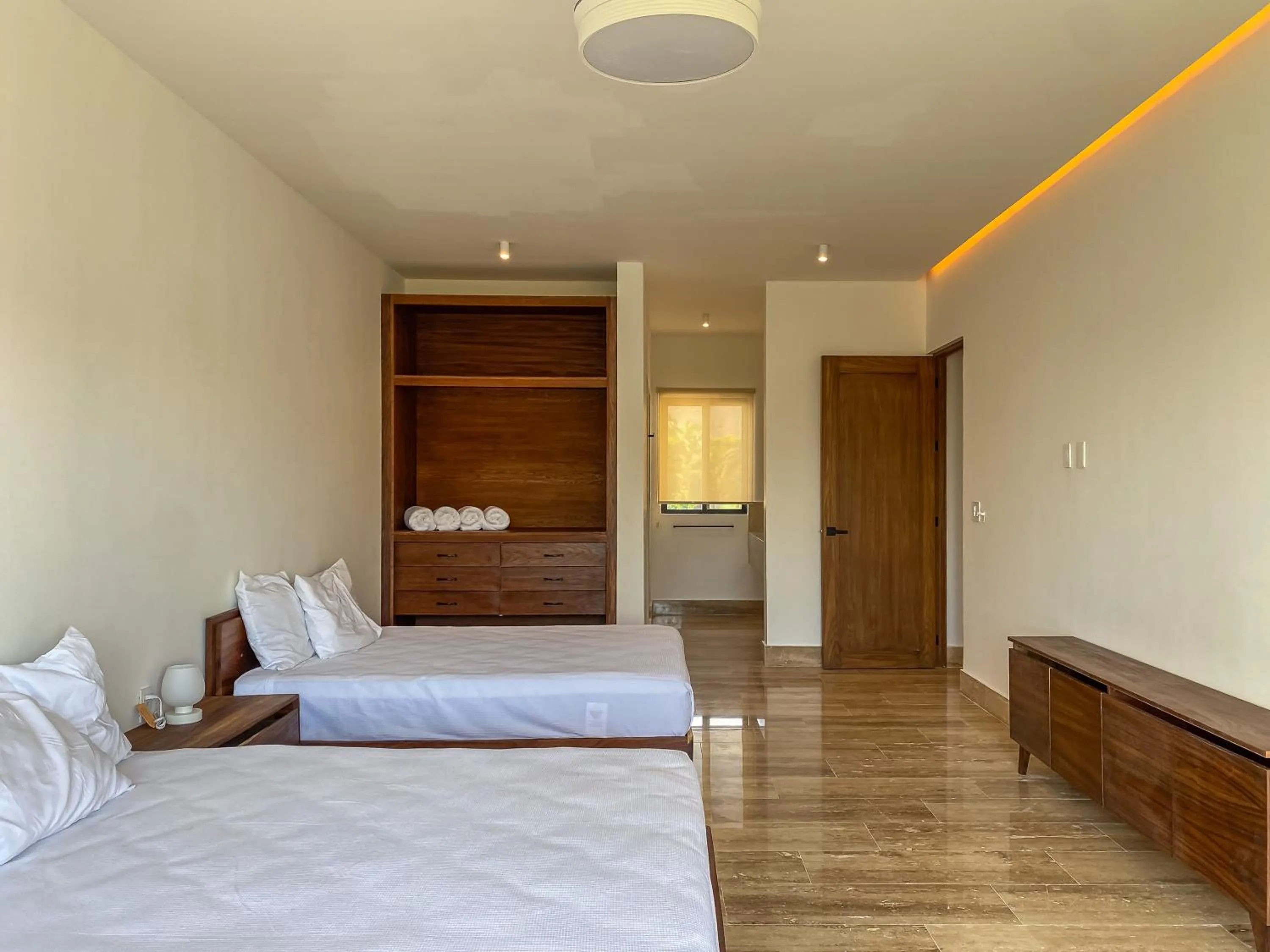 Bedroom, Bed in Villas Tropical By Andiani