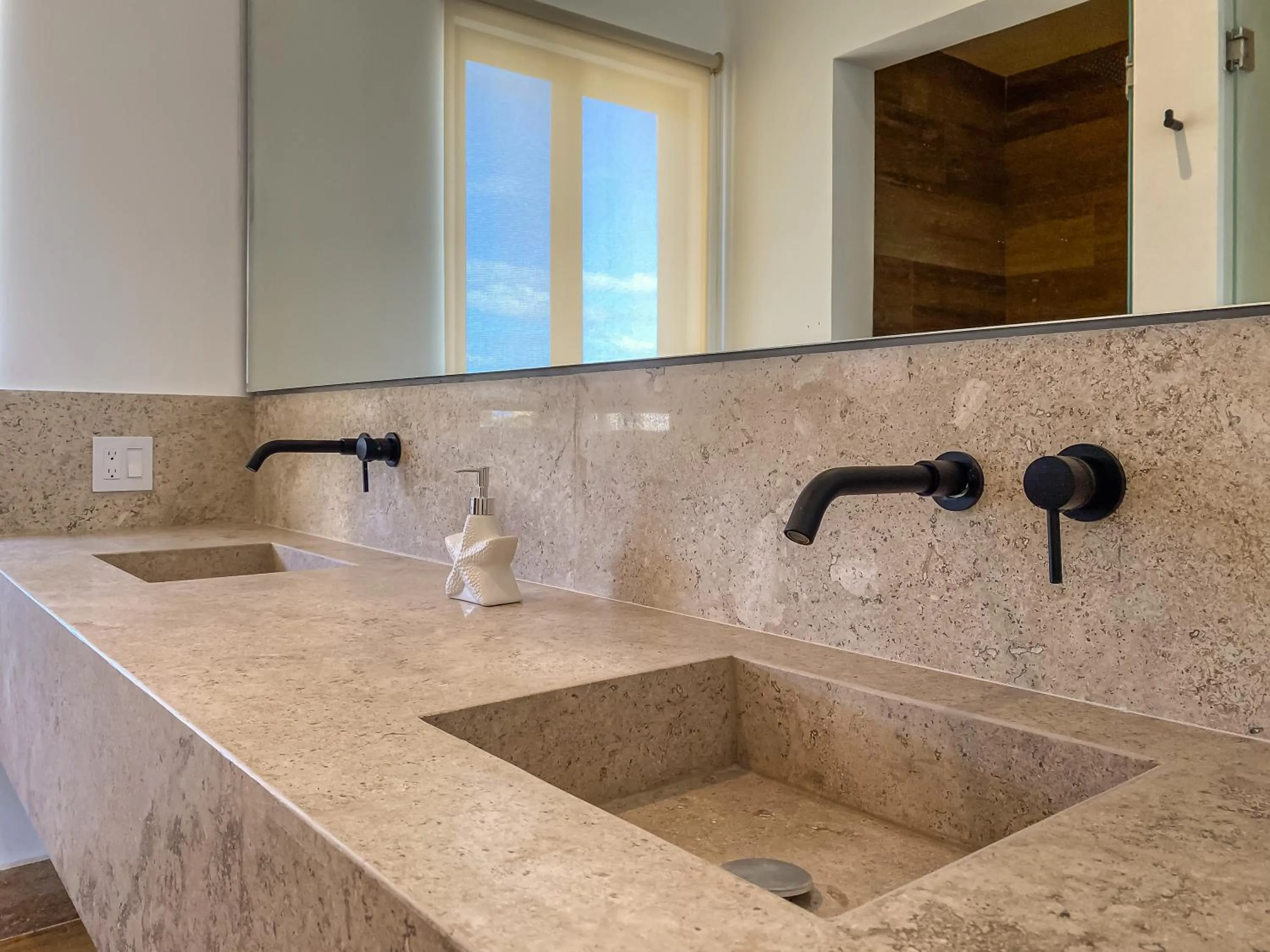 Bathroom in Villas Tropical By Andiani