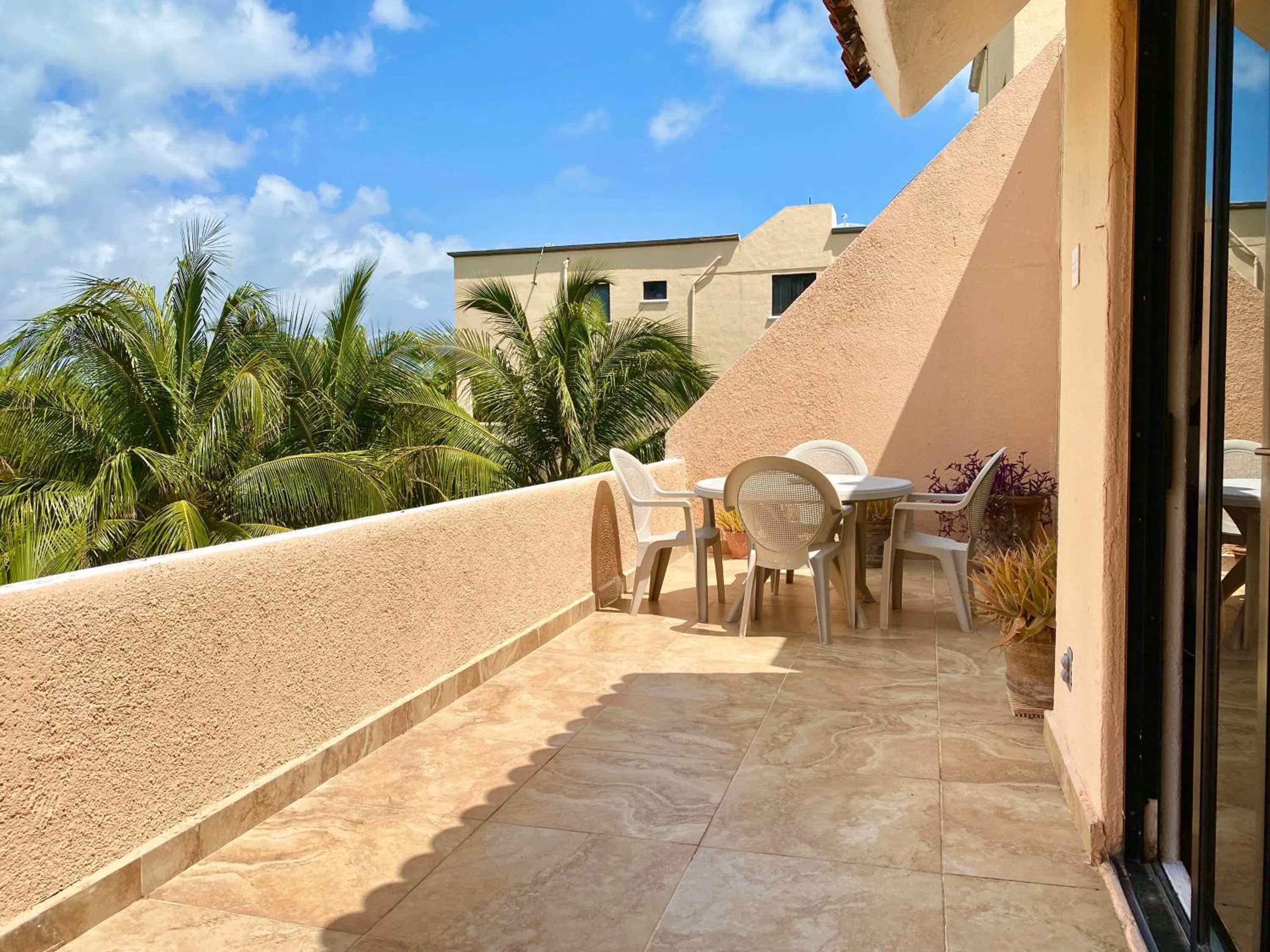 Balcony/Terrace in Villas Tropical By Andiani