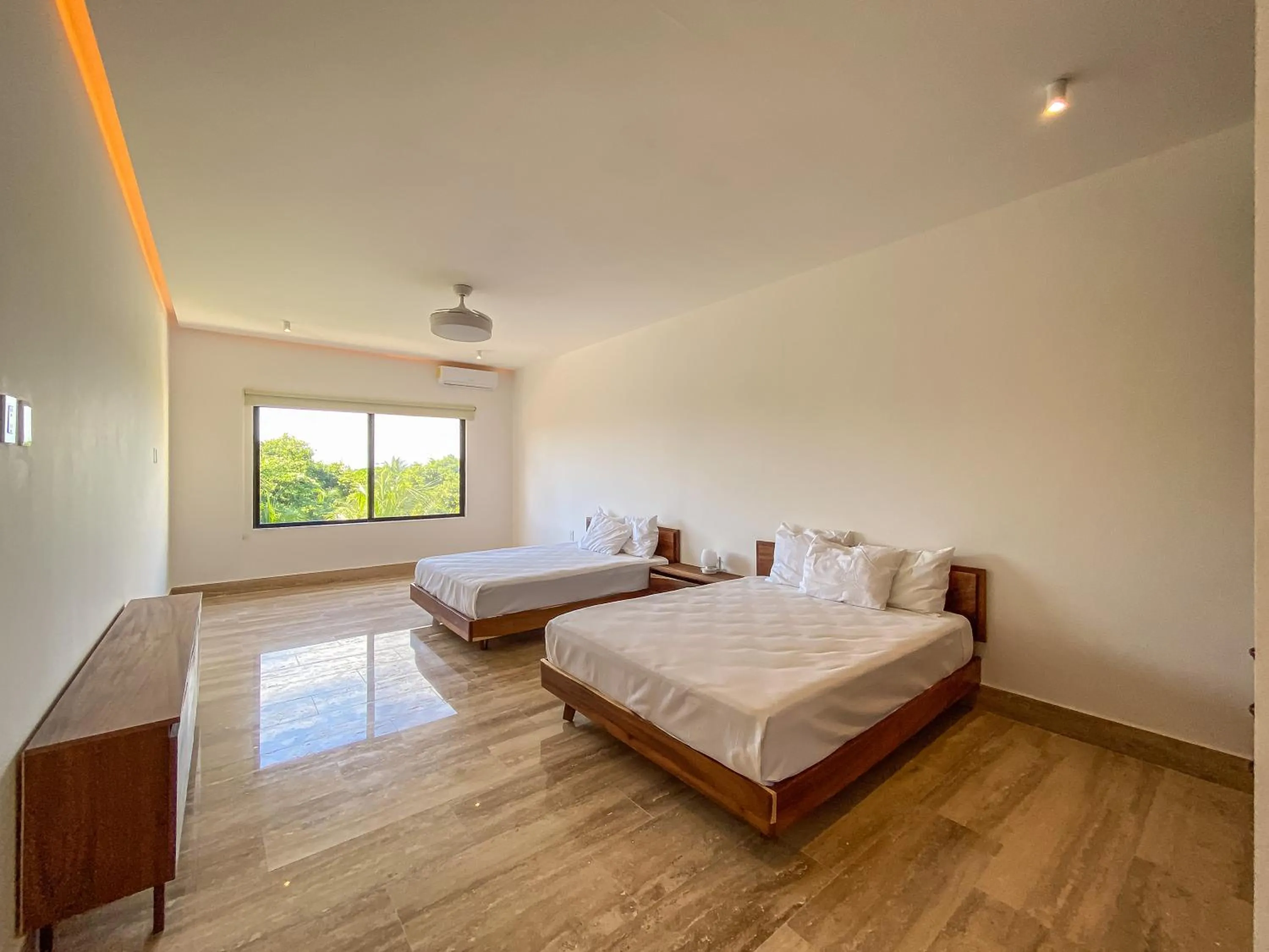 Bedroom, Bed in Villas Tropical By Andiani