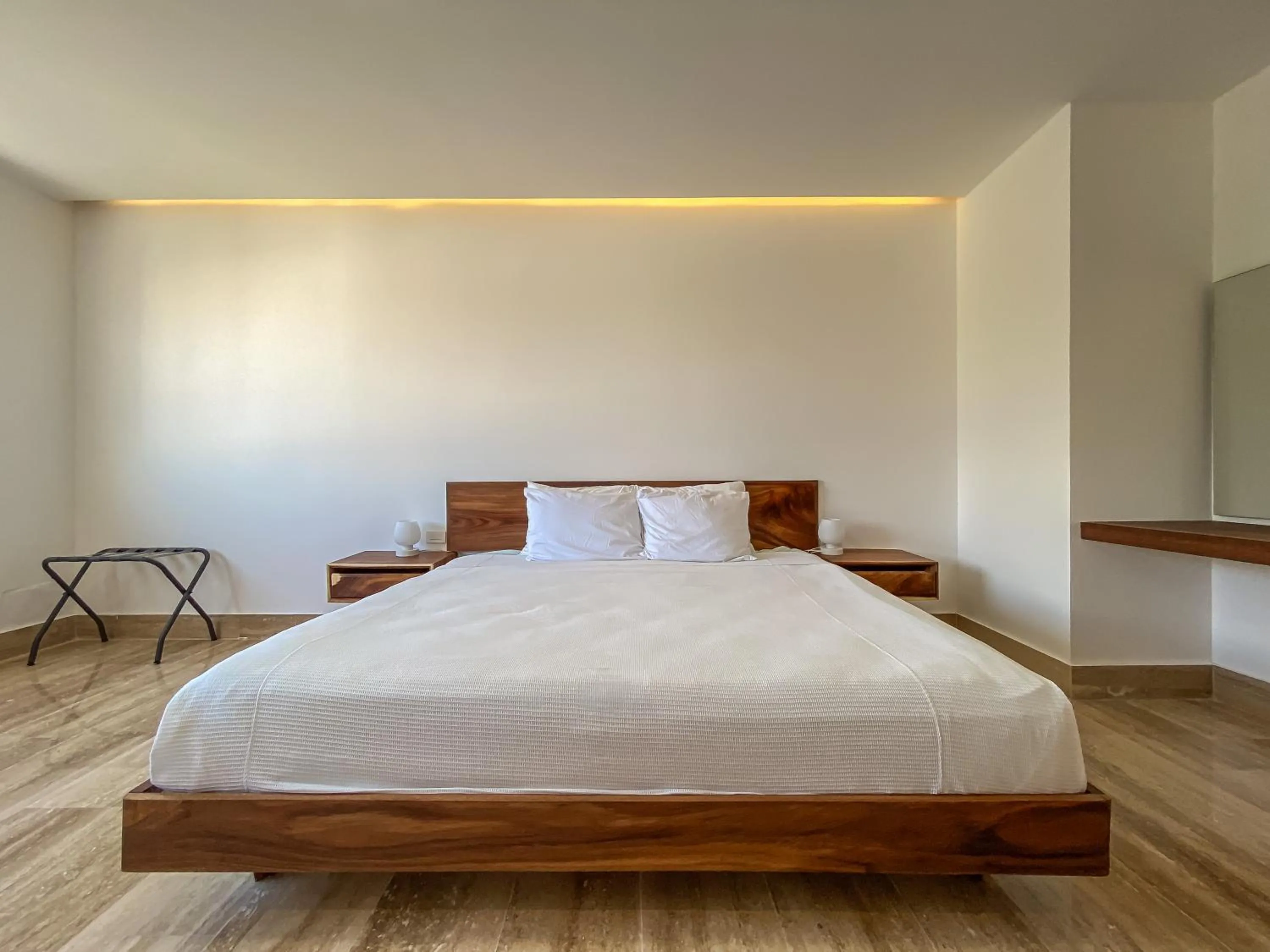 Bedroom, Bed in Villas Tropical By Andiani