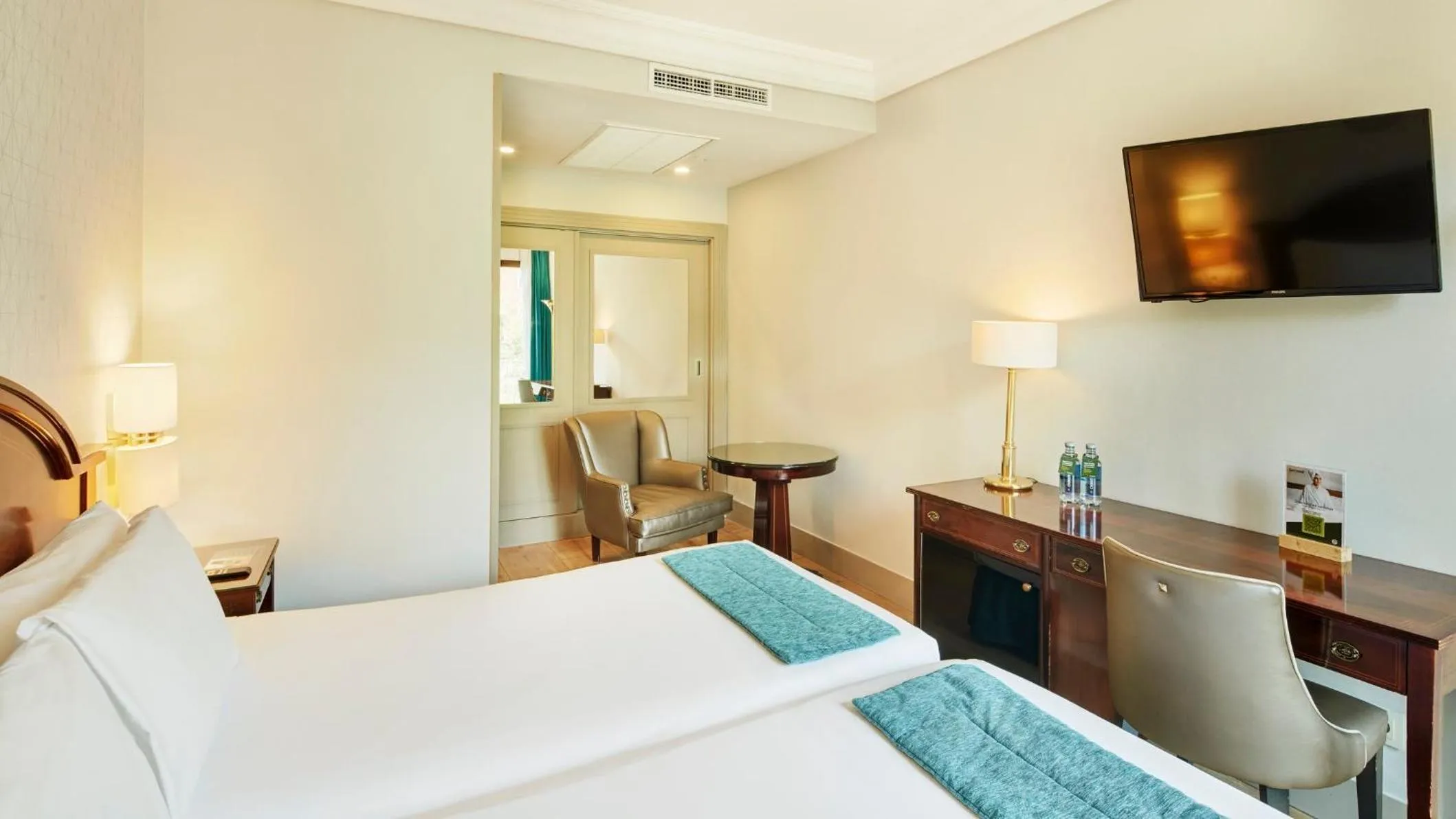 Photo of the whole room, Bed in Sercotel Gran Hotel Conde Duque