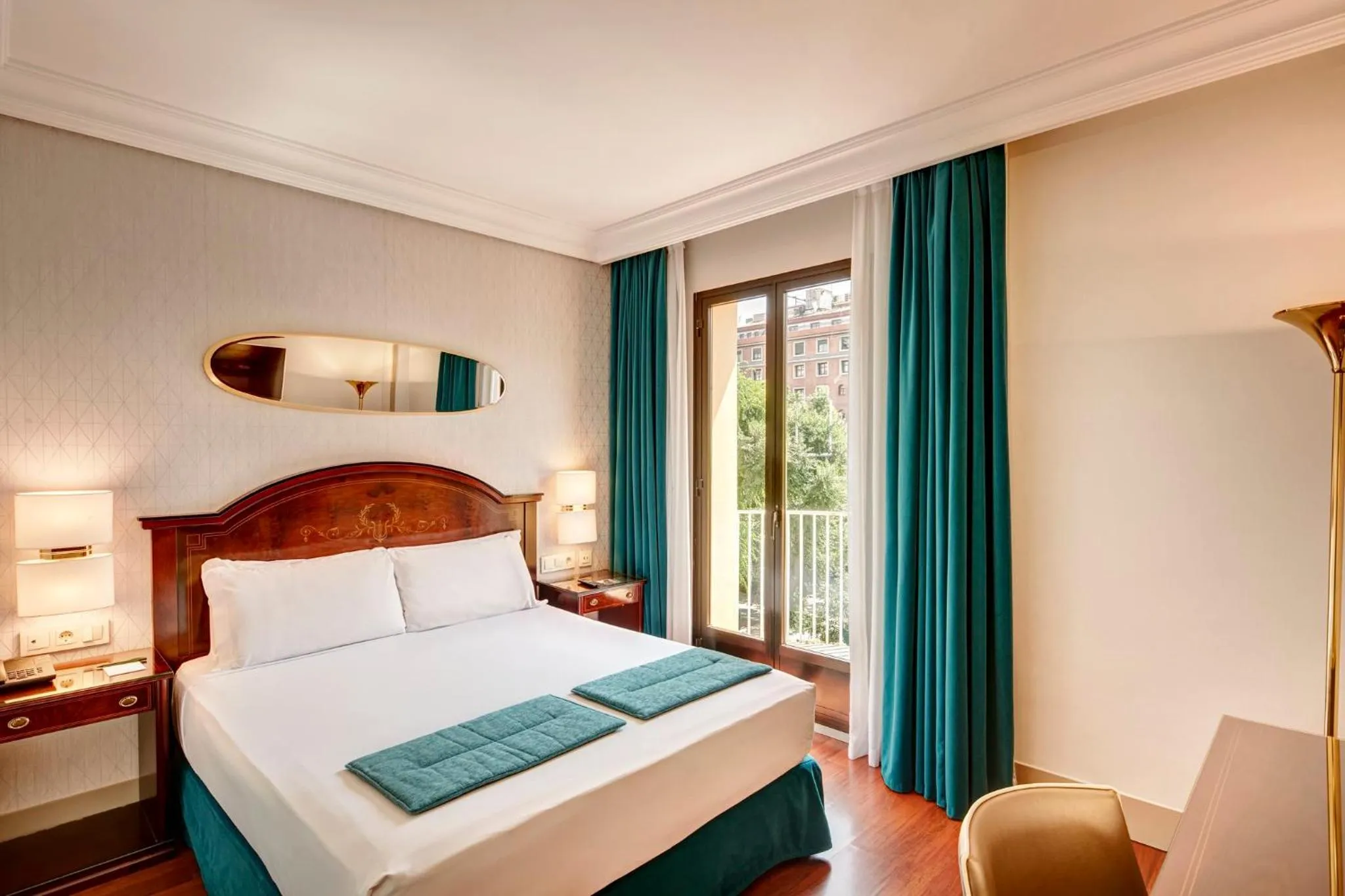 Photo of the whole room, Bed in Sercotel Gran Hotel Conde Duque