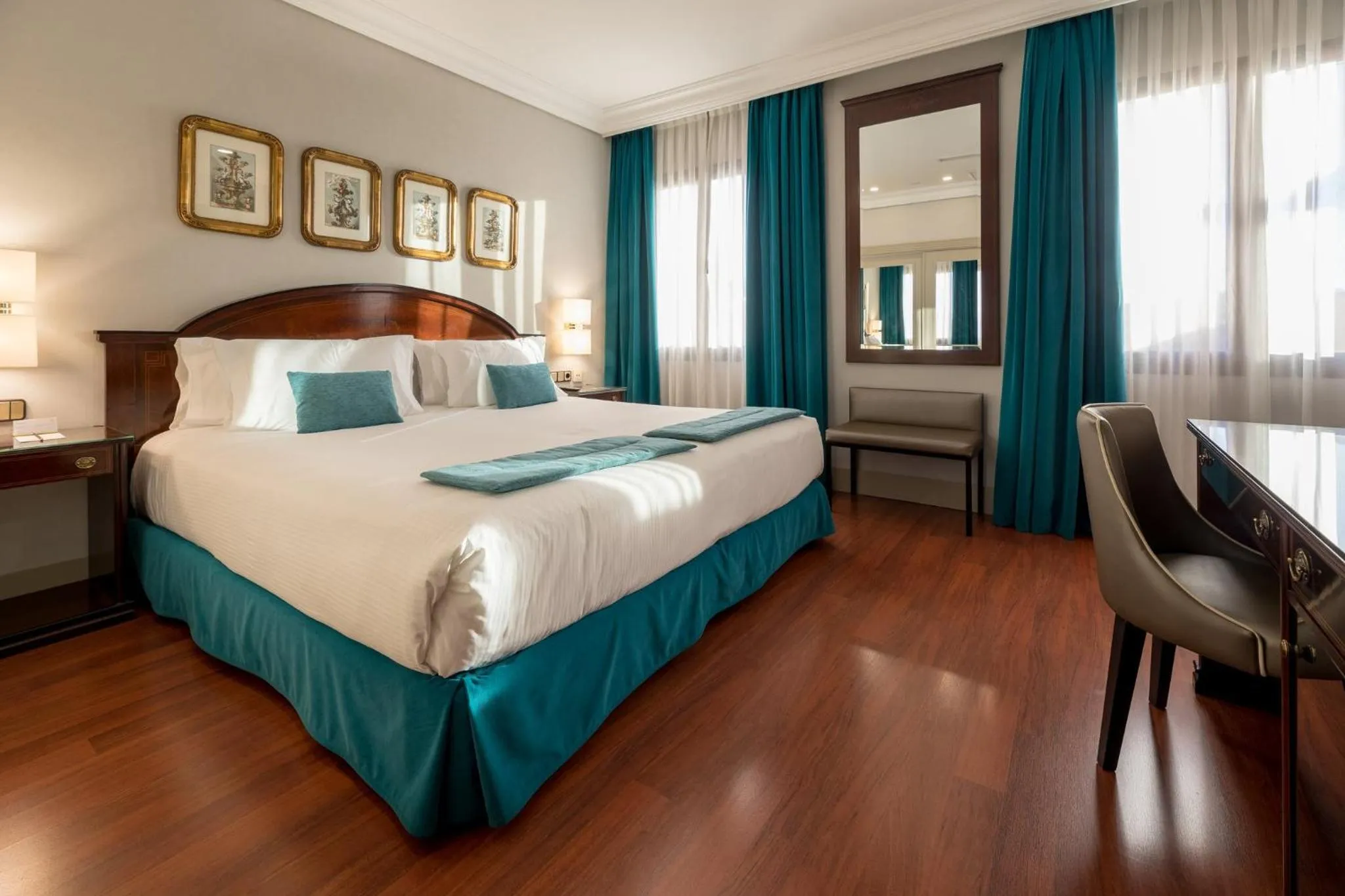 Photo of the whole room, Bed in Sercotel Gran Hotel Conde Duque