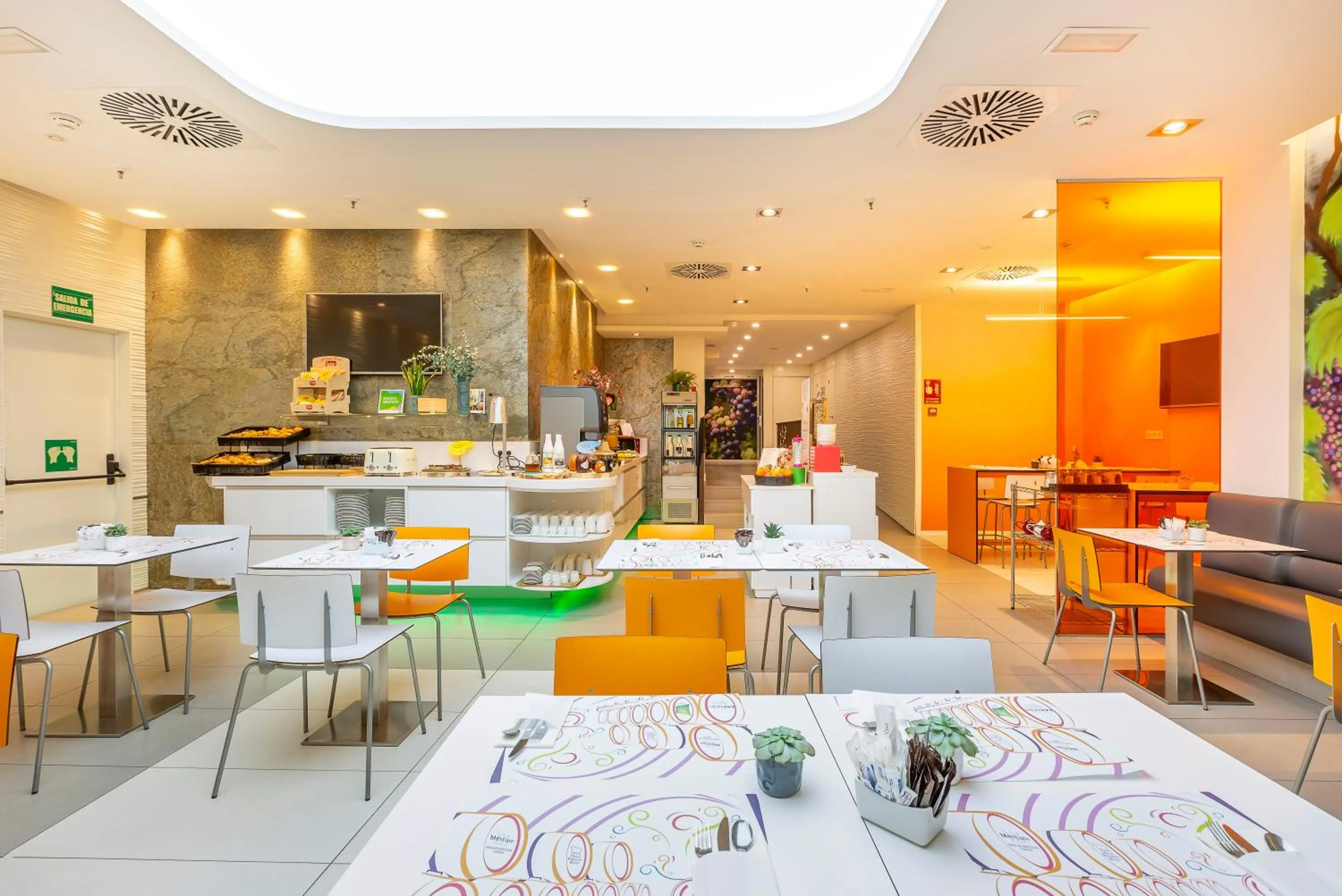 Buffet breakfast in Ibis Styles Madrid Prado