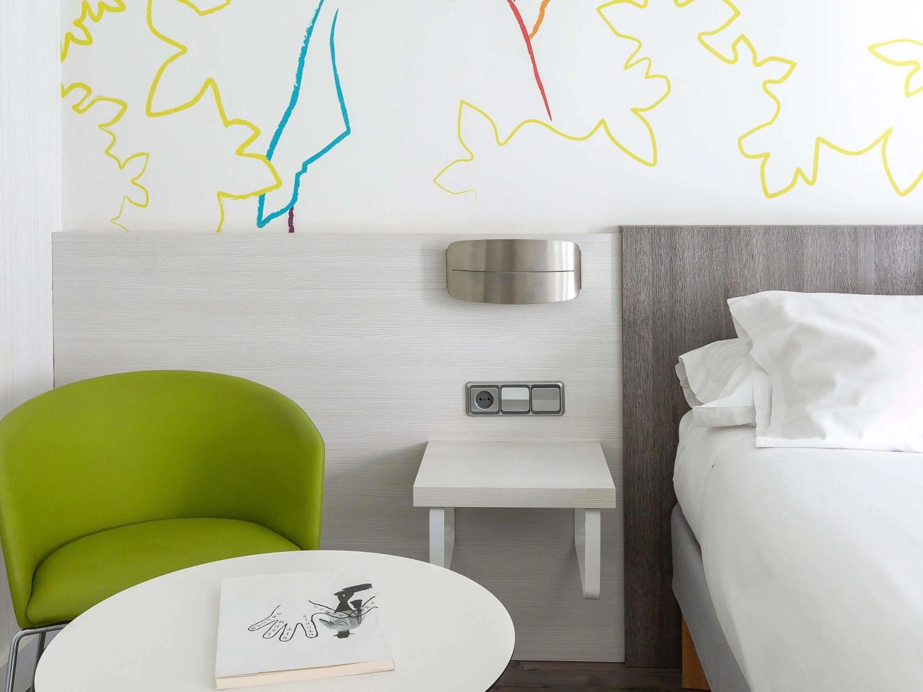 Bedroom, Bed in Ibis Styles Madrid Prado